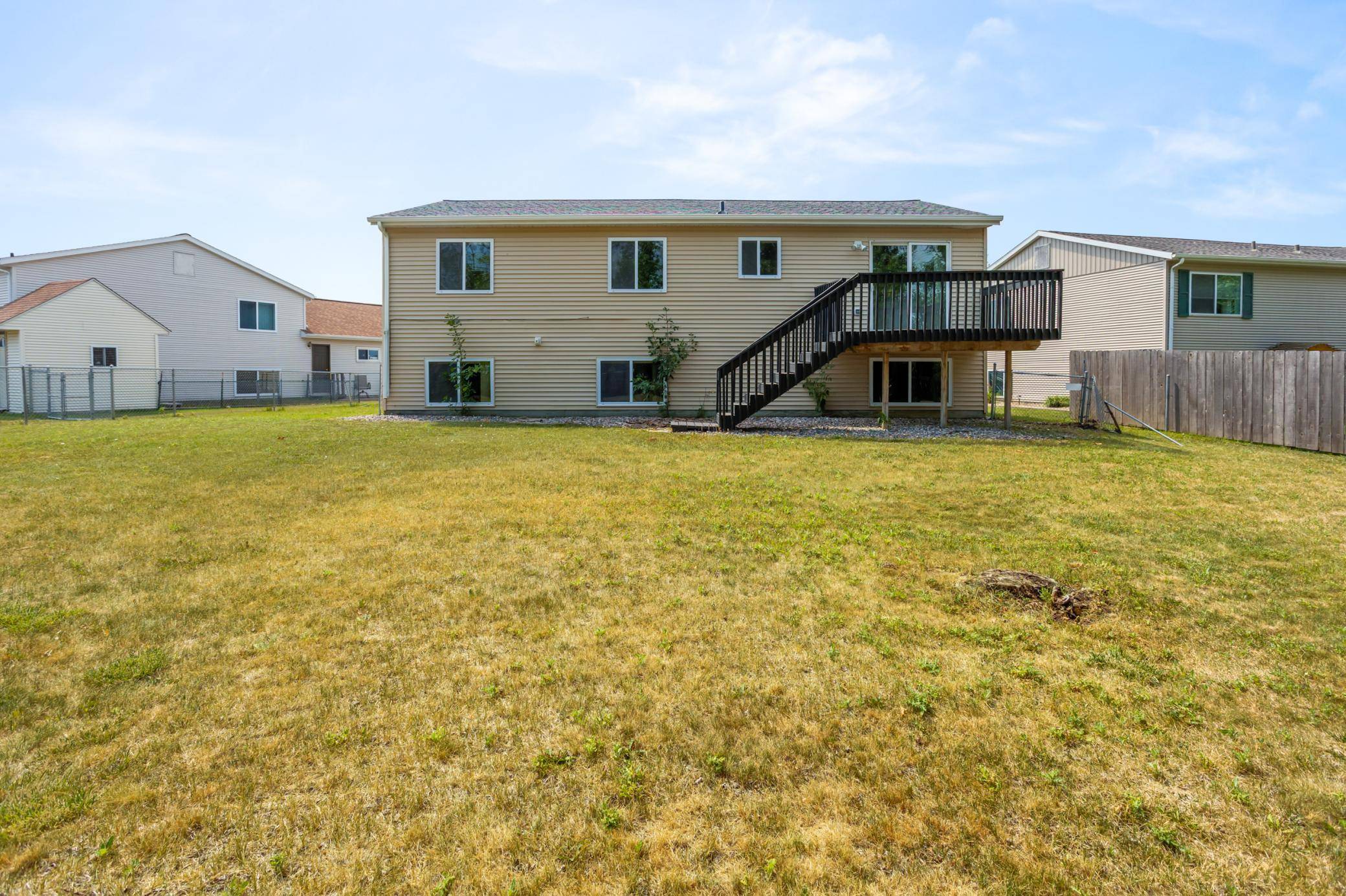1860 Huntington LN, West Fargo, ND 58078