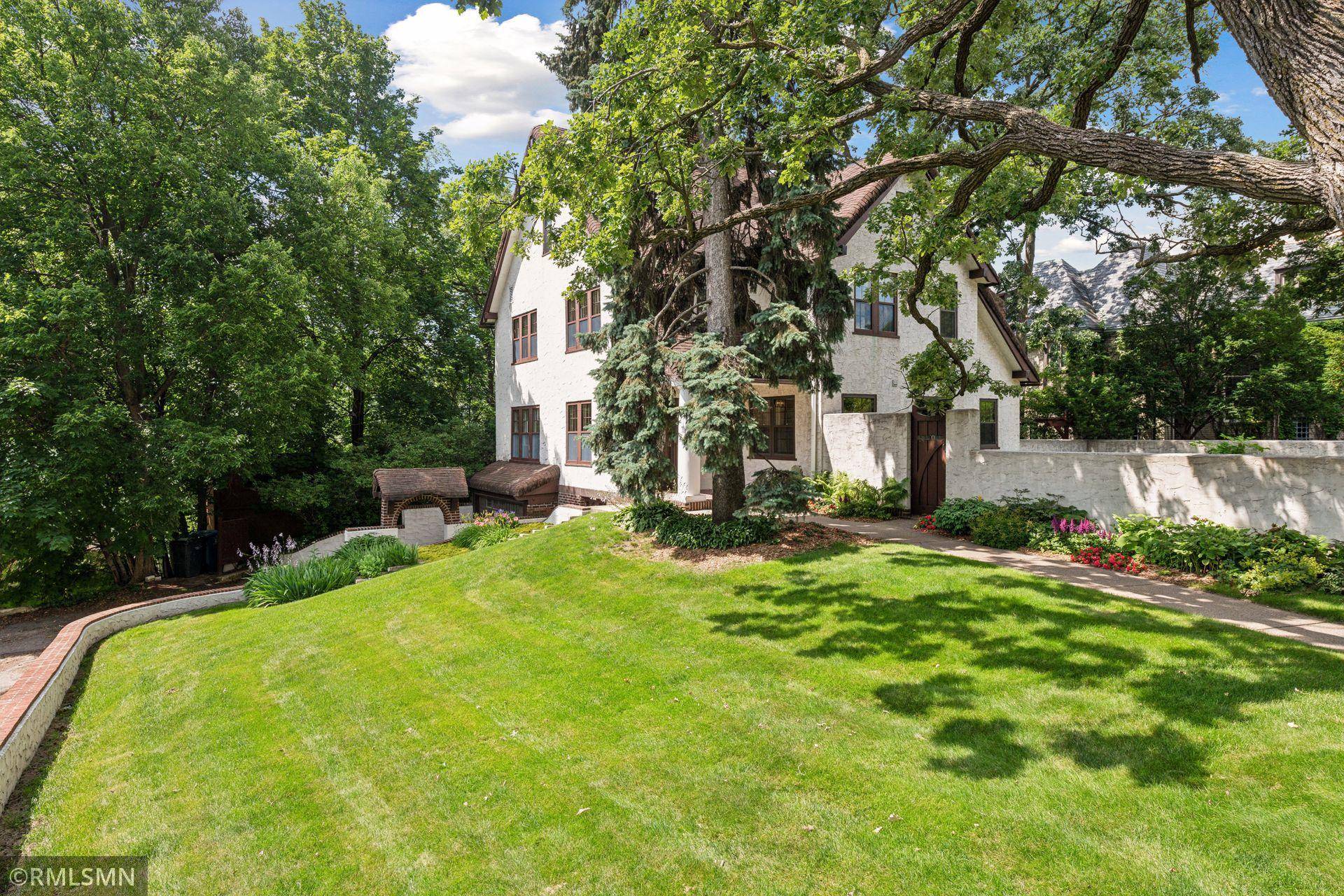 27 Highview PL, Minneapolis, MN 55419
