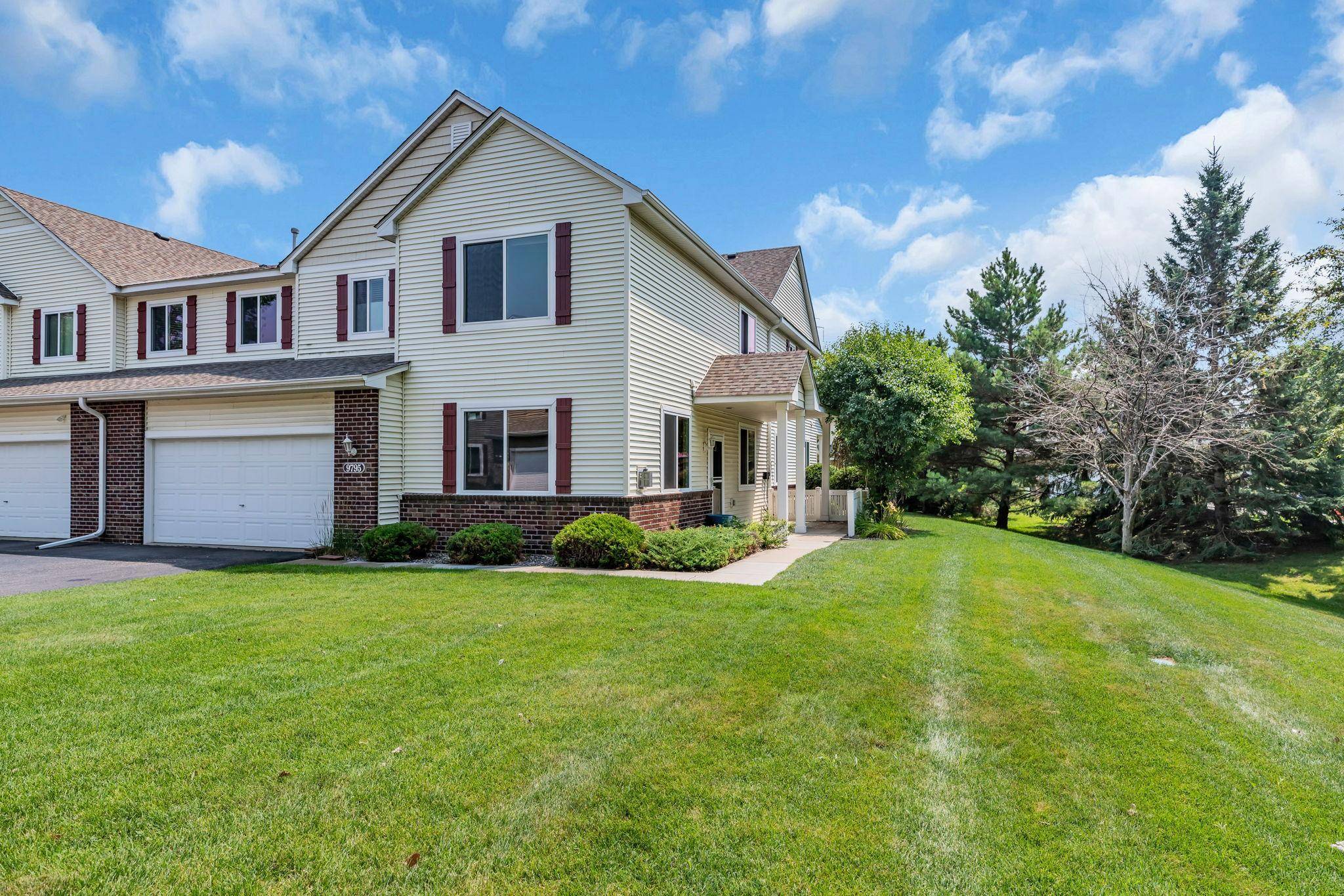 9795 Vagabond LN N, Maple Grove, MN 55311