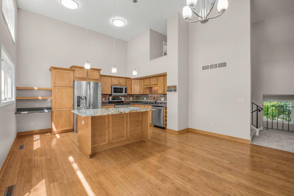 1005 W 105th ST, Bloomington, MN 55431