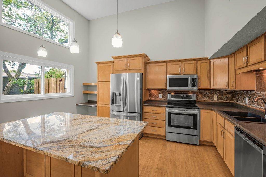 1005 W 105th ST, Bloomington, MN 55431