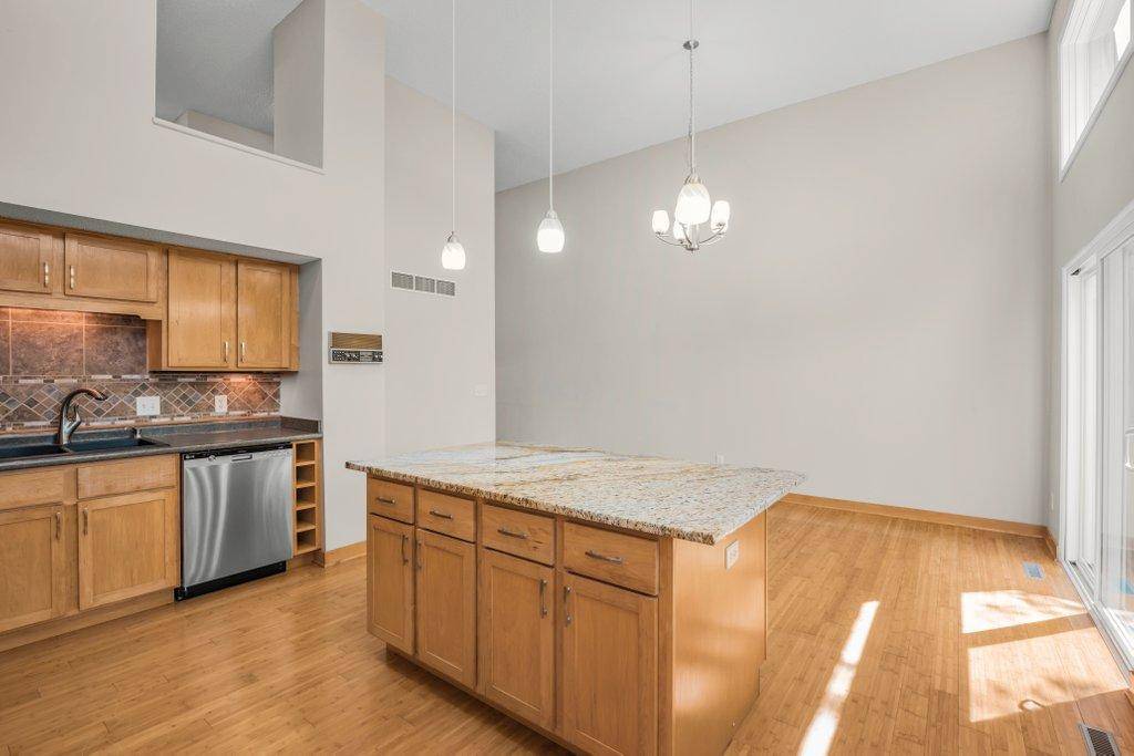 1005 W 105th ST, Bloomington, MN 55431
