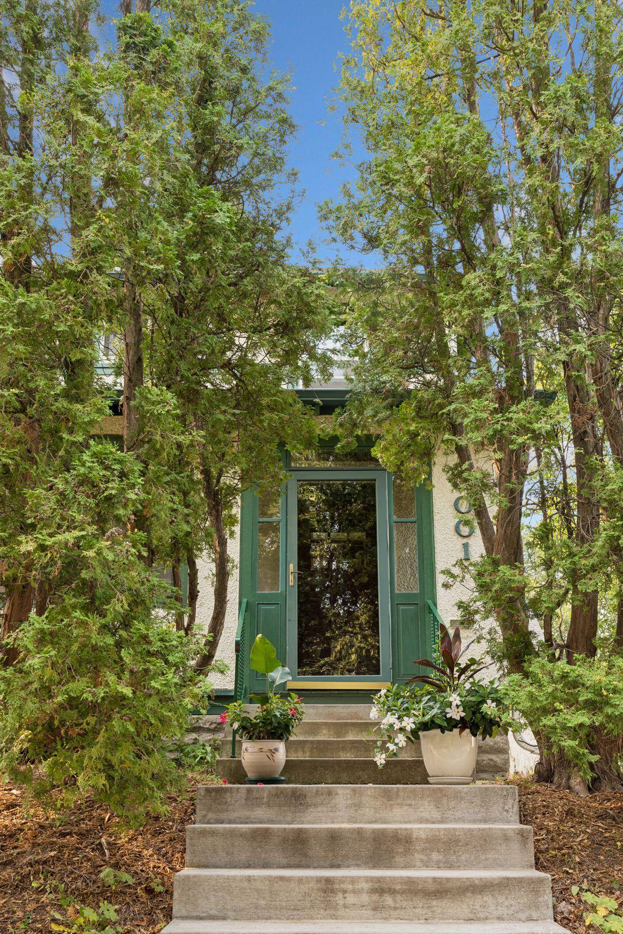 3001 W 47th ST, Minneapolis, MN 55410