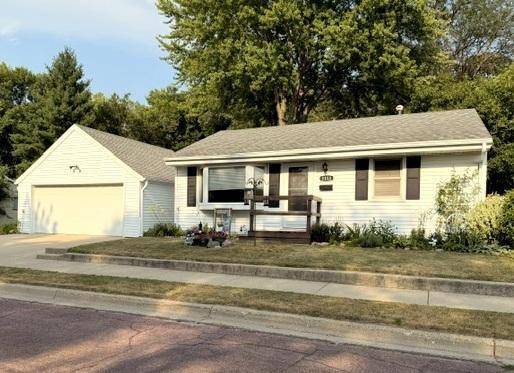 1113 Drake AVE, Windom, MN 56101