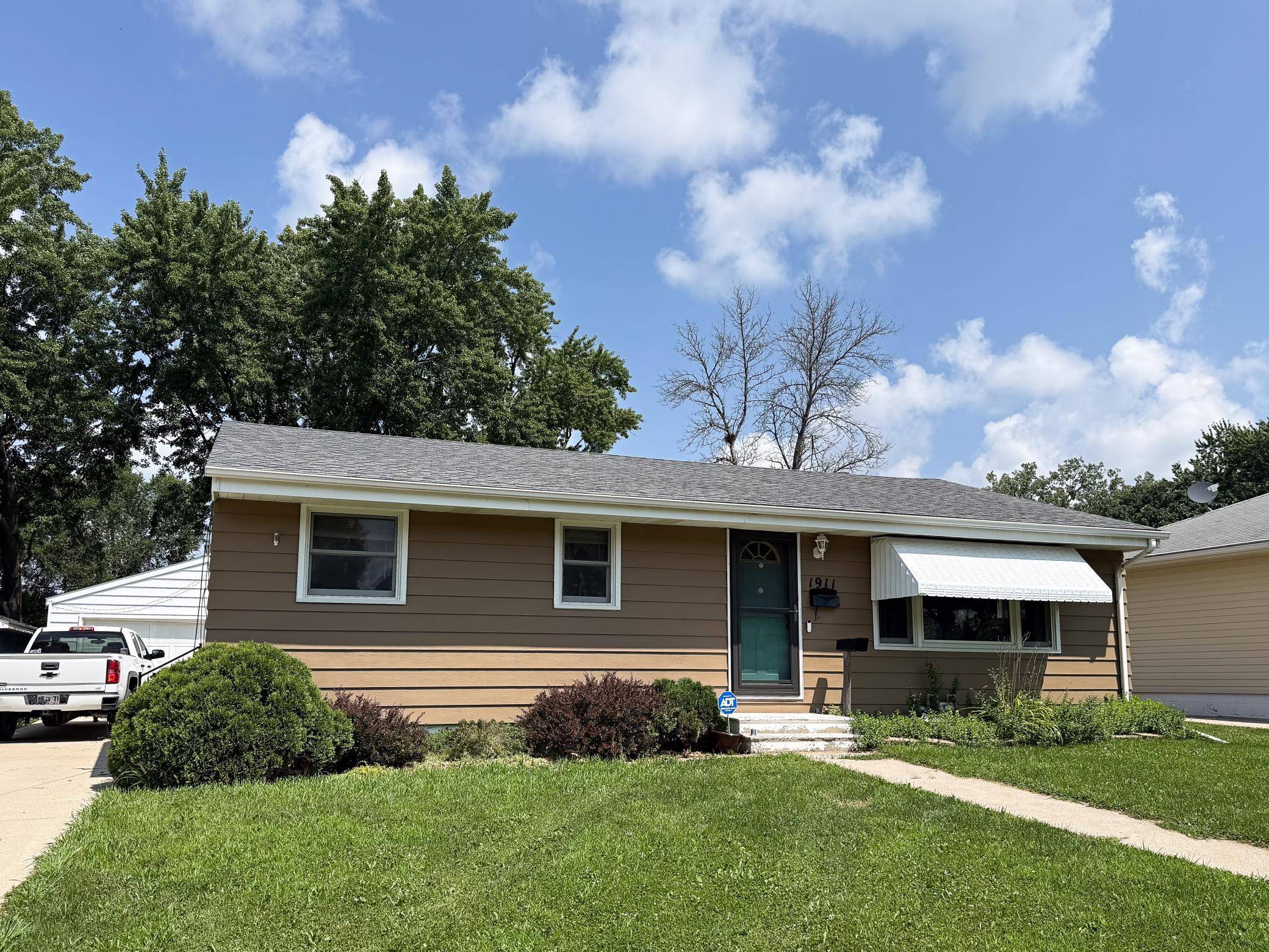 1911 4th AVE NE, Austin, MN 55912