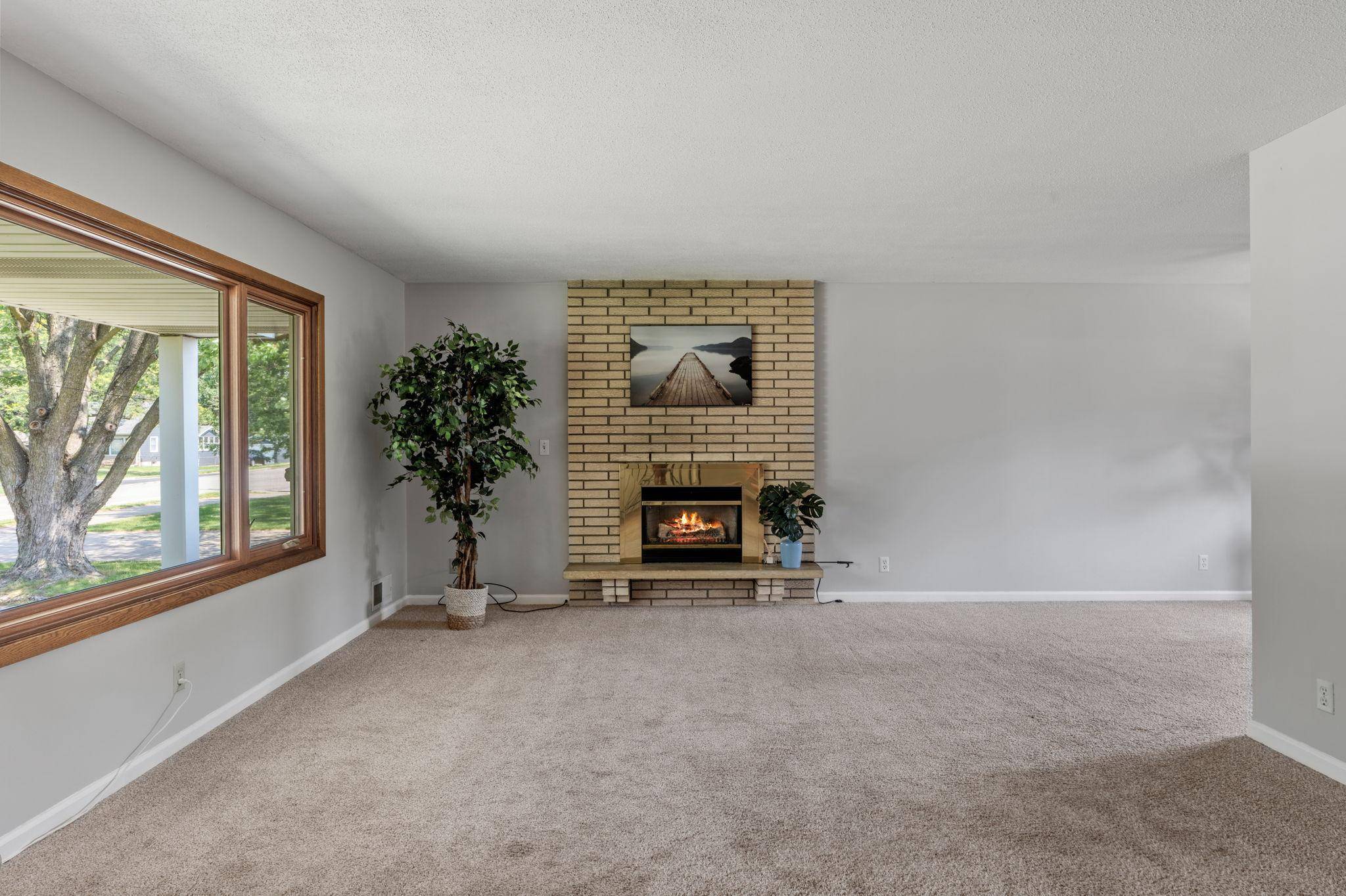 444 County Road B E, Maplewood, MN 55117