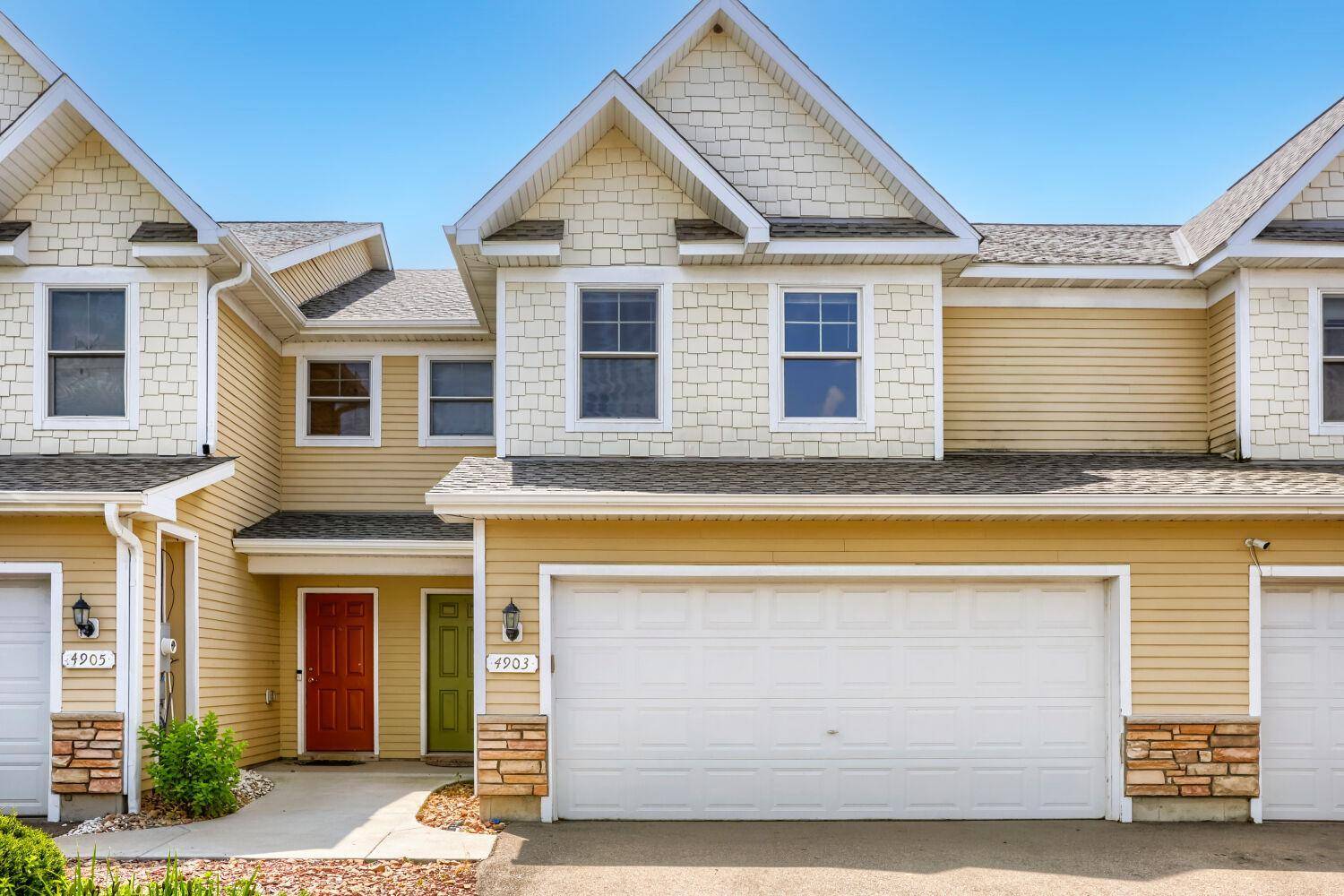 4903 Hamlet AVE N, Oakdale, MN 55128