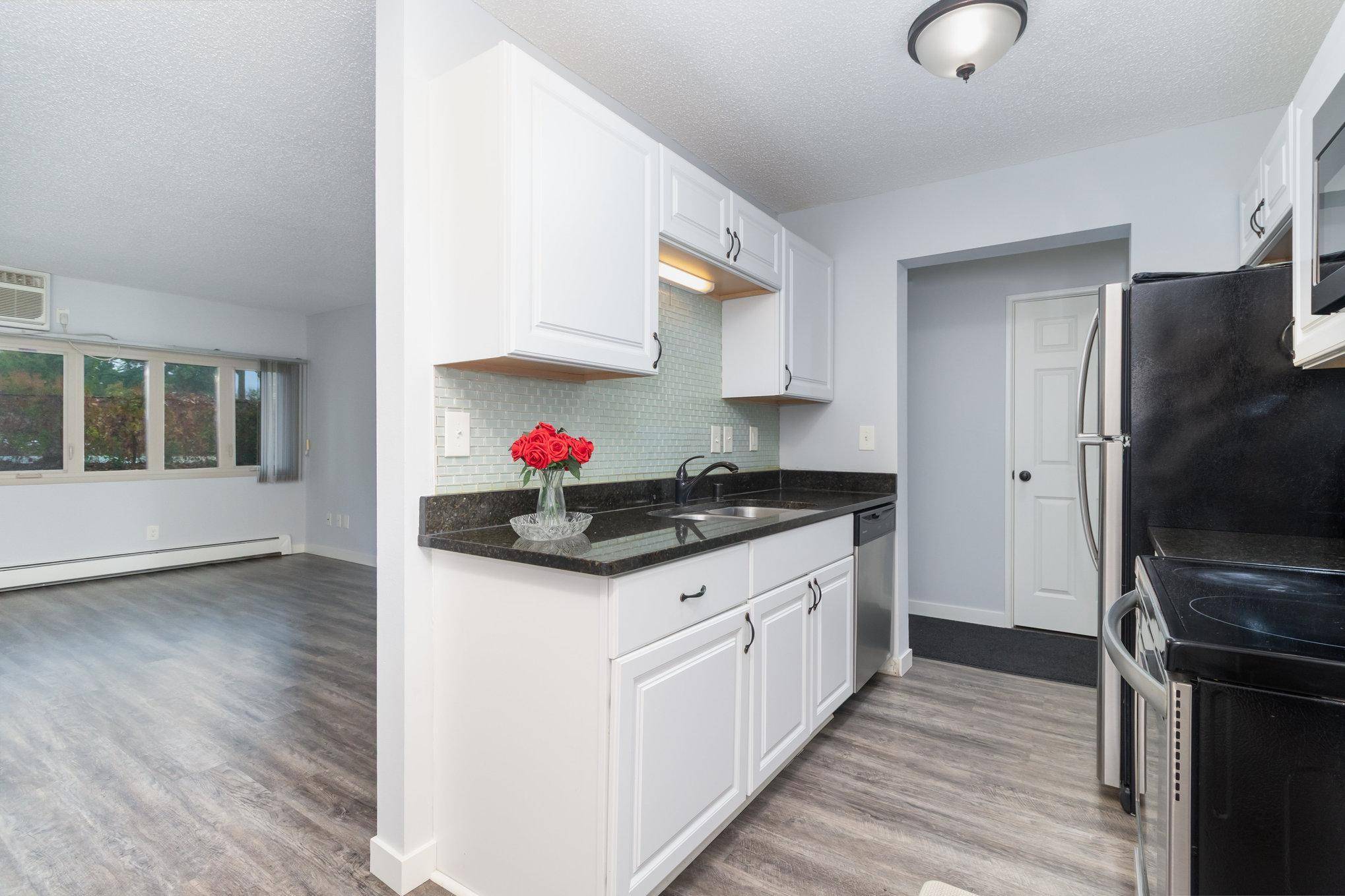 4351 Parklawn AVE #7E, Edina, MN 55435