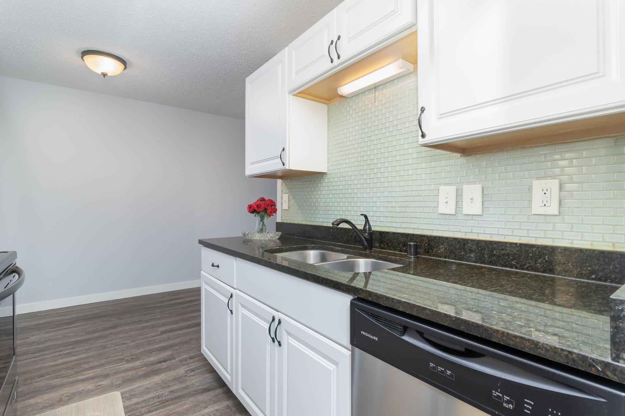 4351 Parklawn AVE #7E, Edina, MN 55435