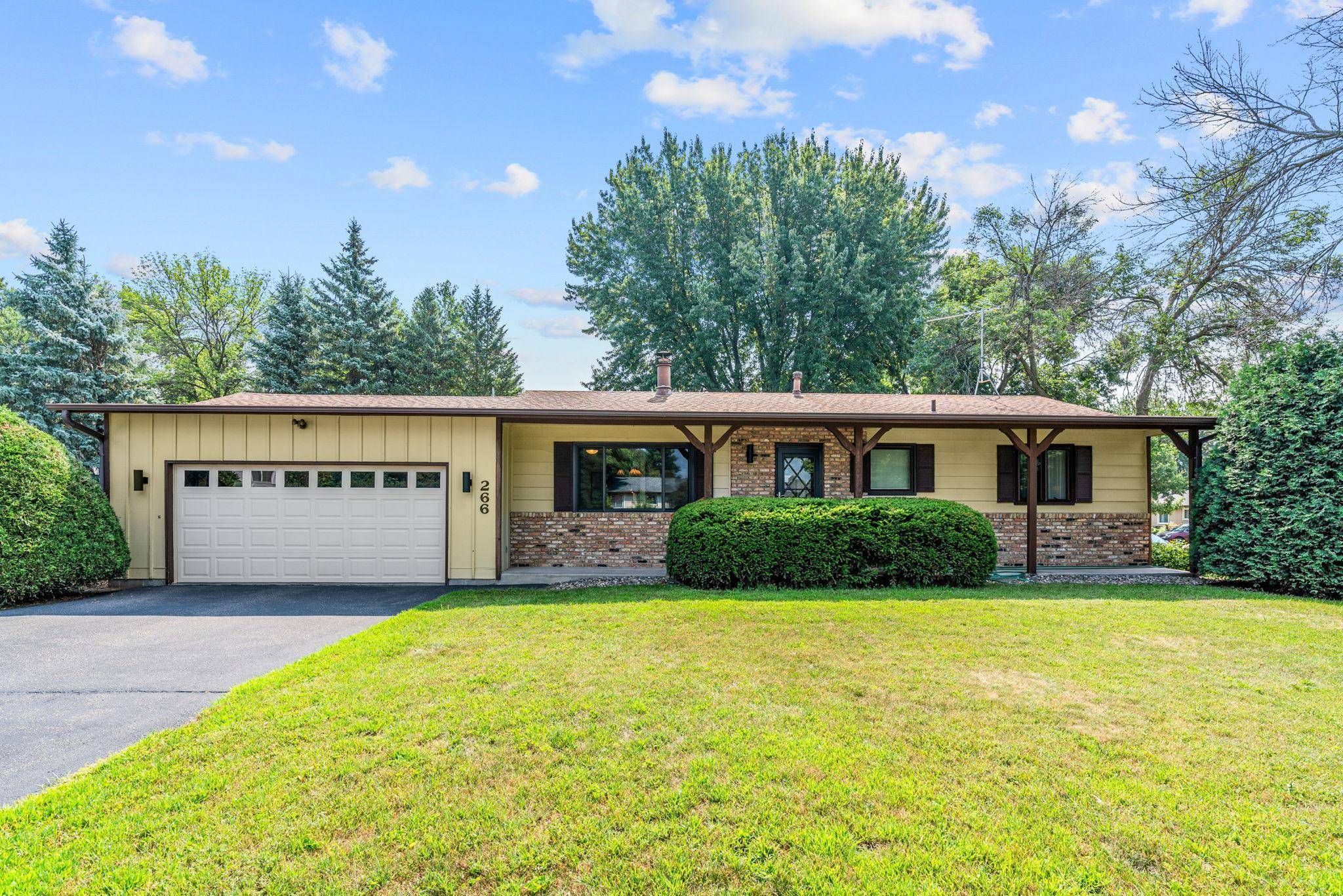 266 Cardinal CT, Chaska, MN 55318