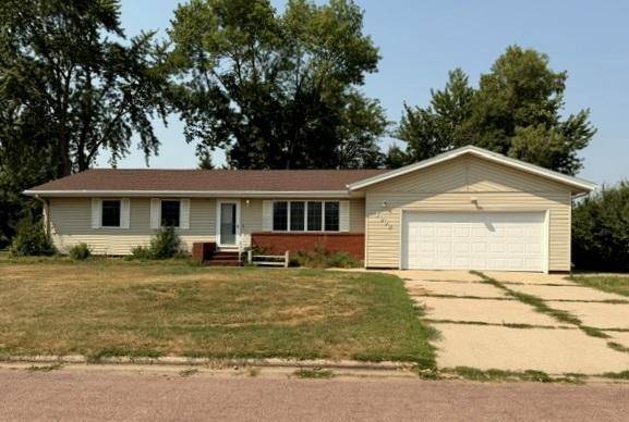 1992 Great Bend BLVD, Windom, MN 56101