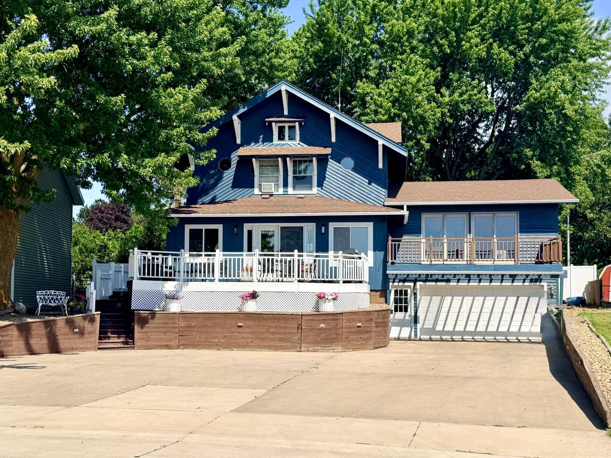 506 W Lake AVE, Worthington, MN 56187