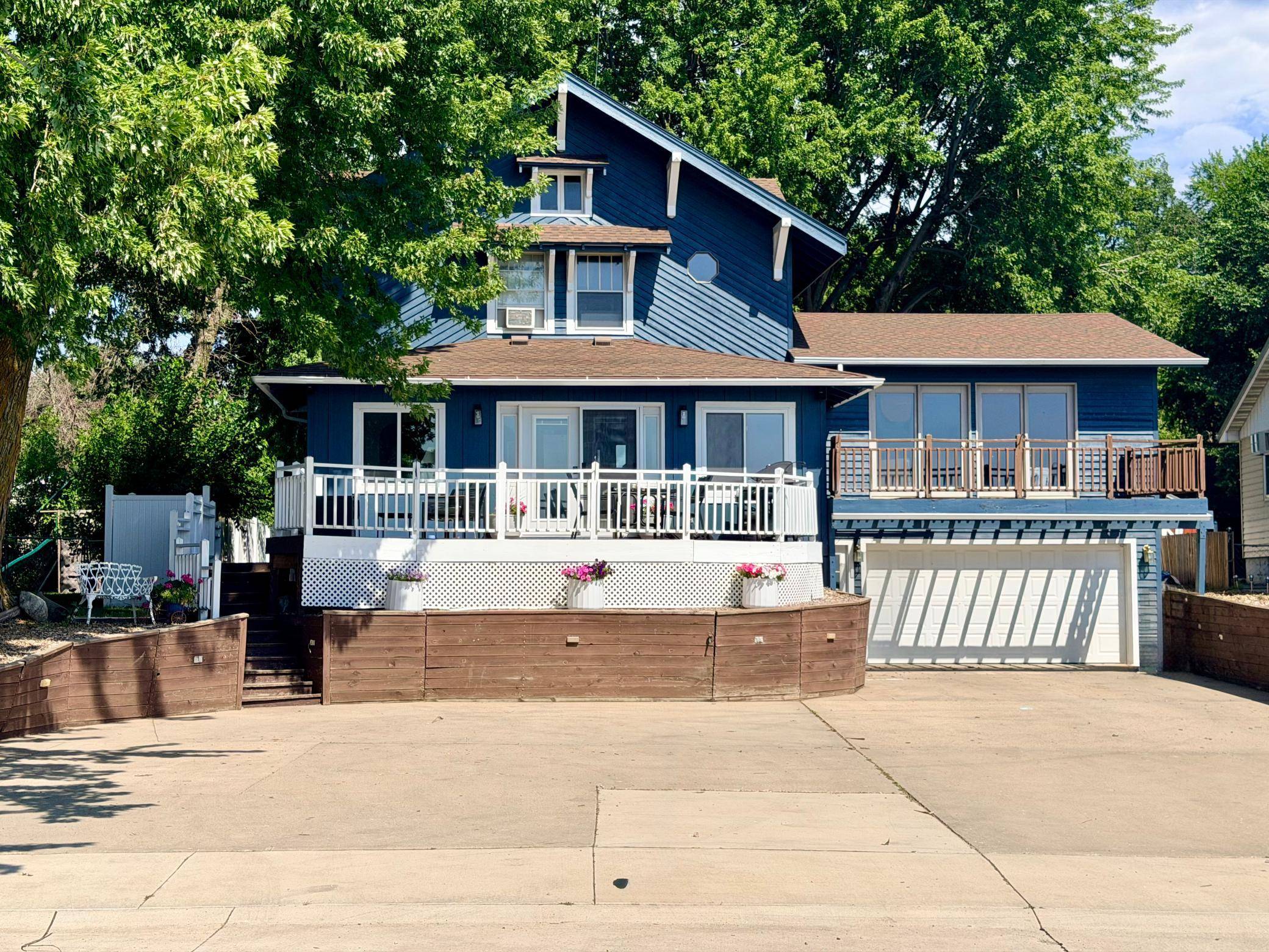 506 W Lake AVE, Worthington, MN 56187