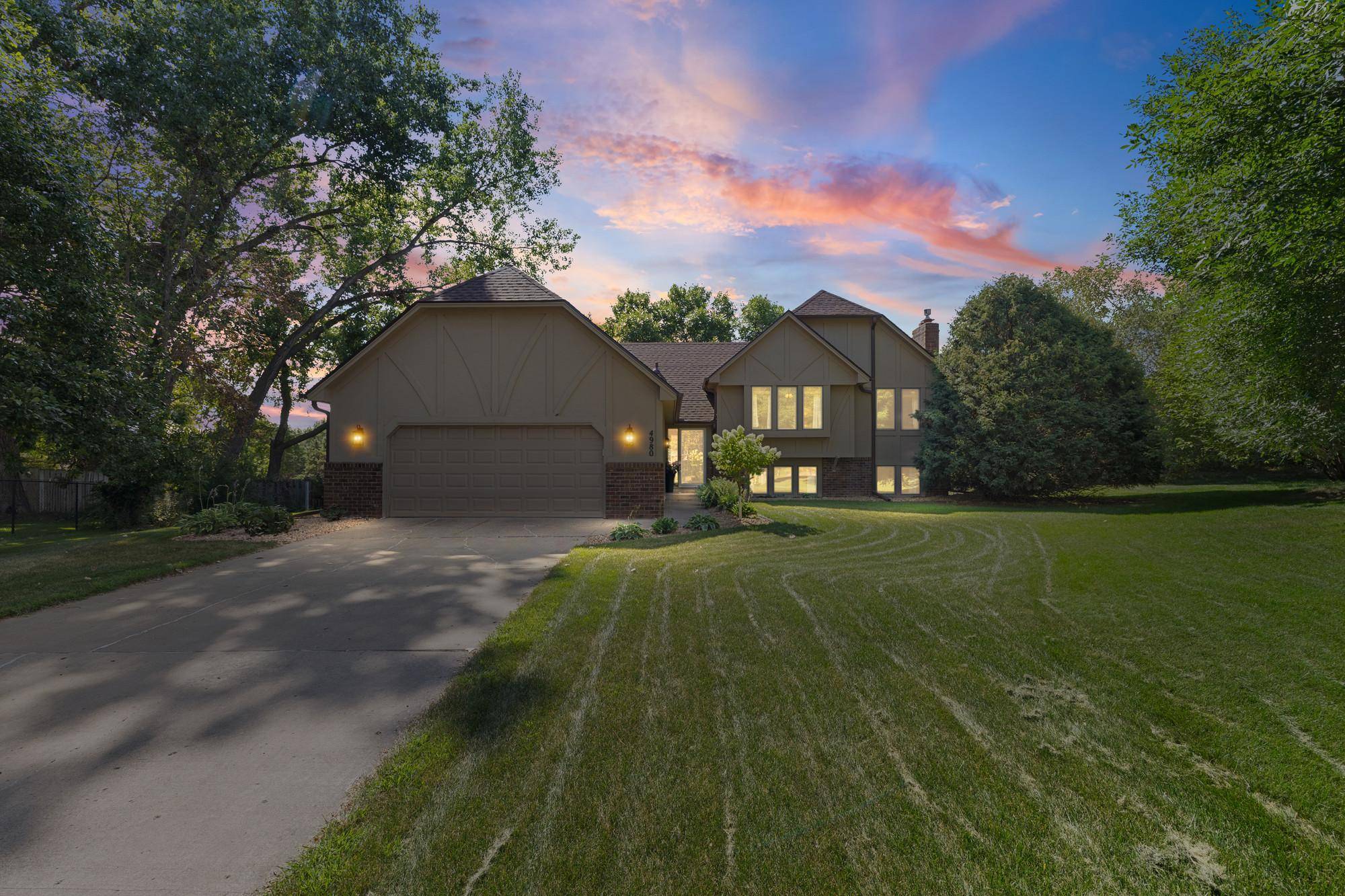 4980 Oakview LN N, Plymouth, MN 55442