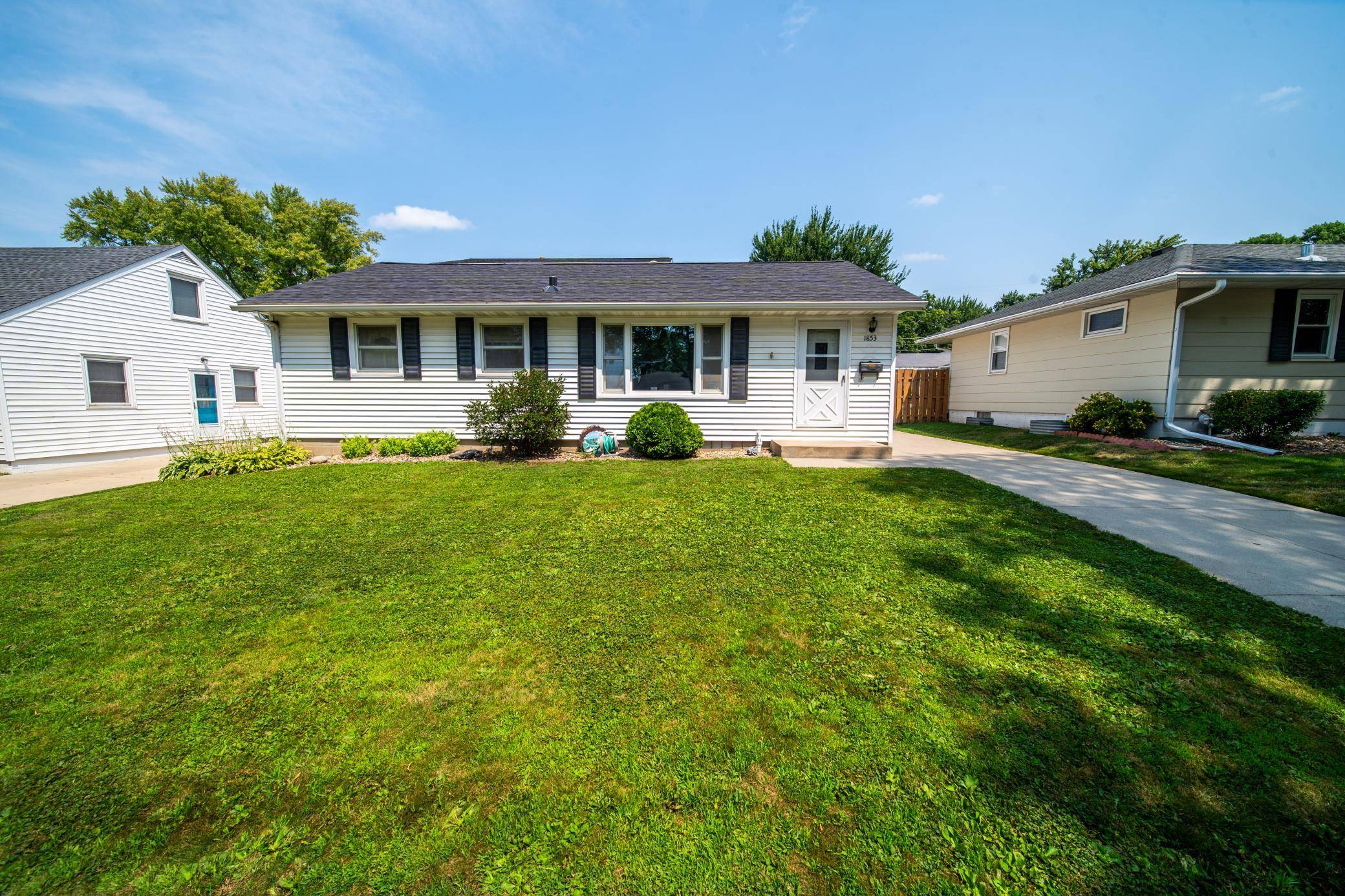 1853 16 1/2 St NW, Rochester, MN 55901