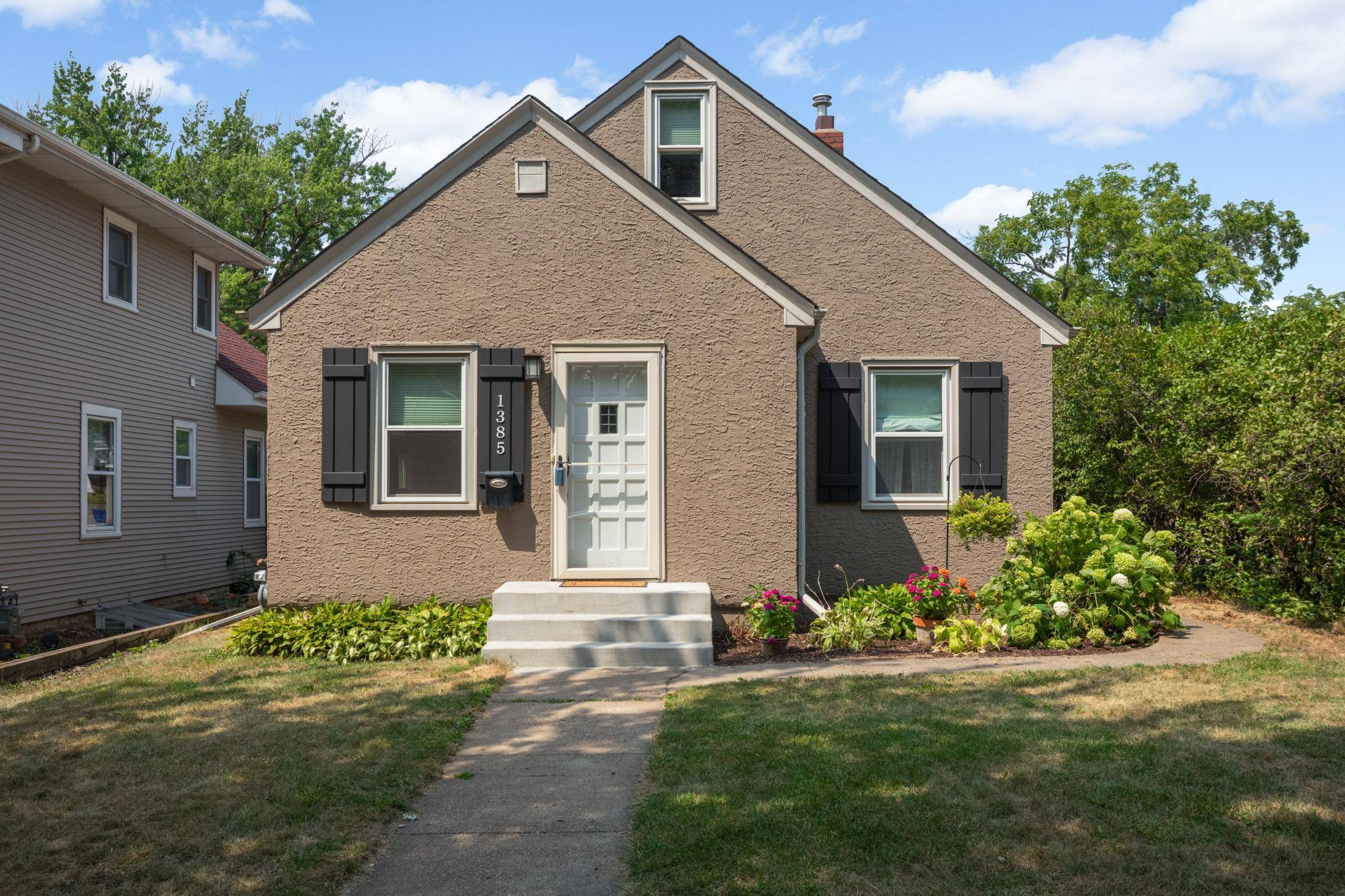 1385 Arona ST, Saint Paul, MN 55108