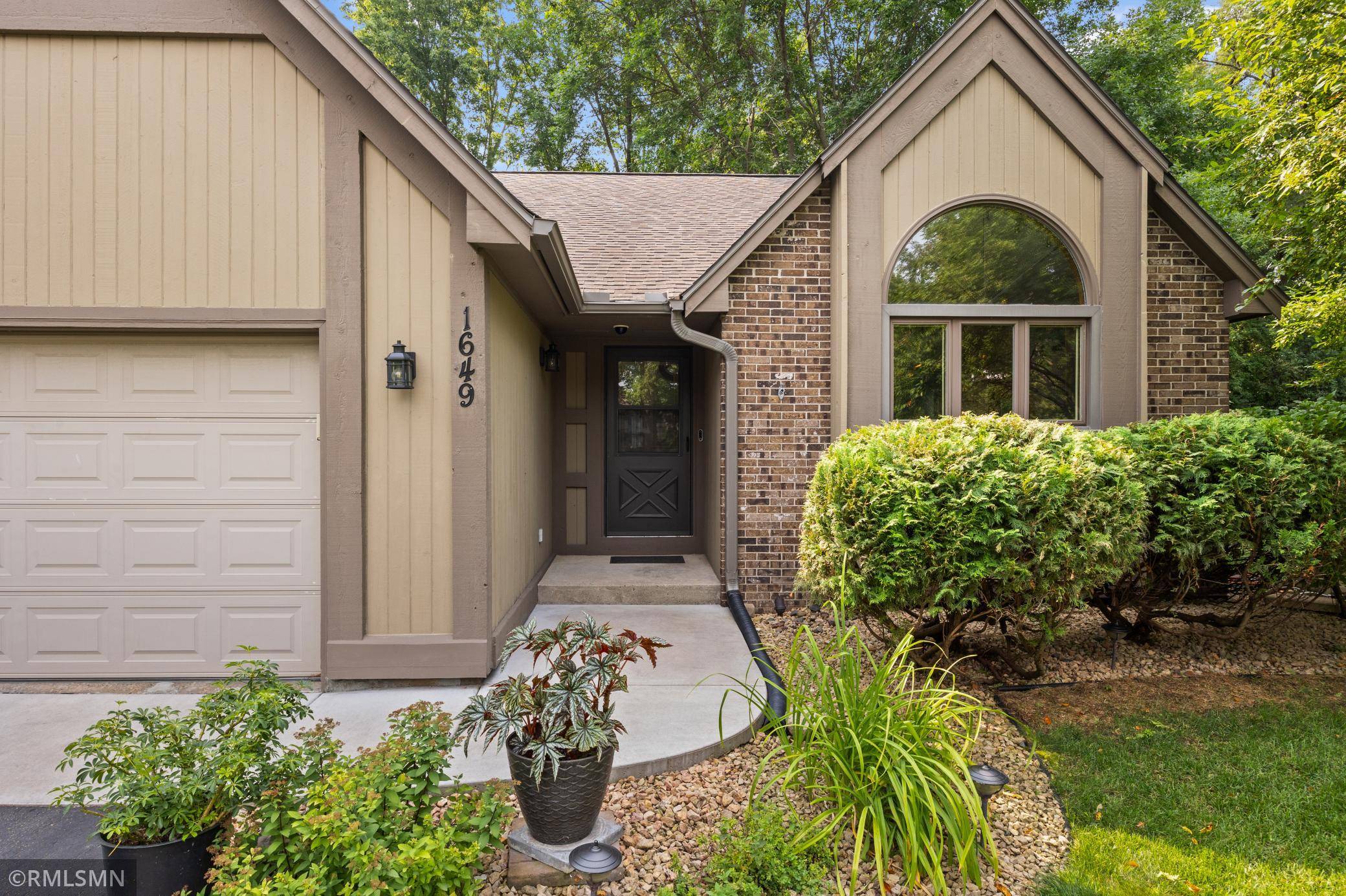 1649 Ashbury PL, Eagan, MN 55122