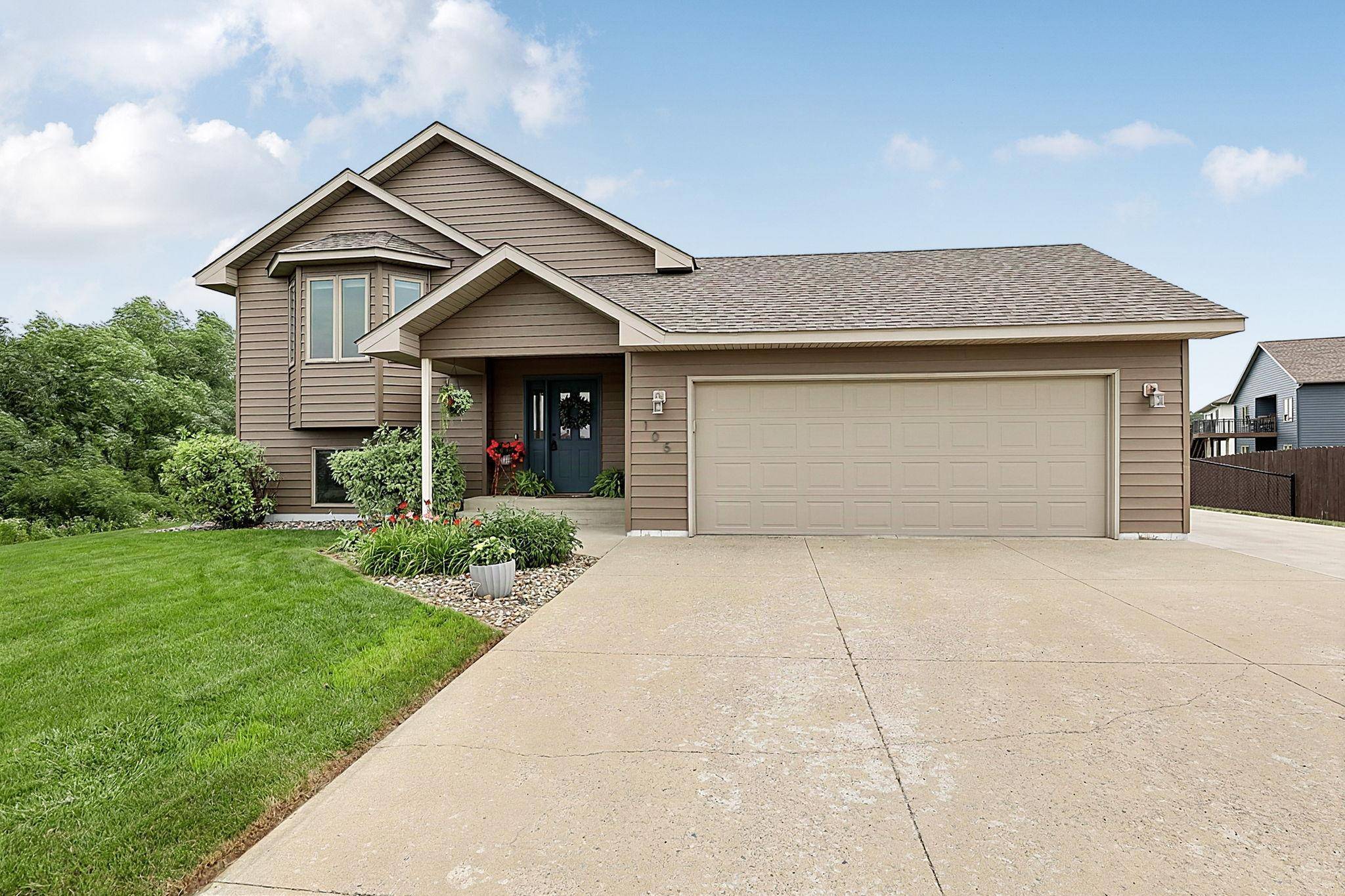 105 Estate DR, Avon, MN 56310