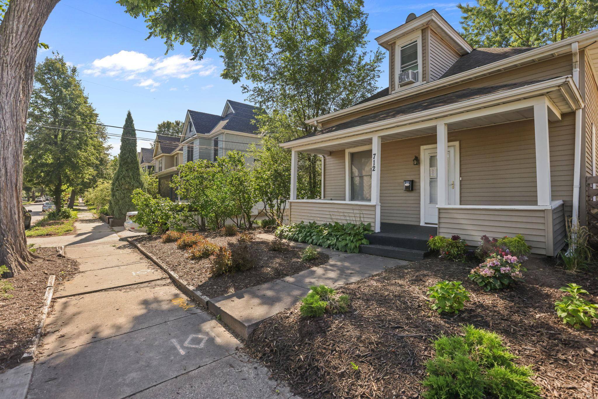 712 24th AVE NE, Minneapolis, MN 55418