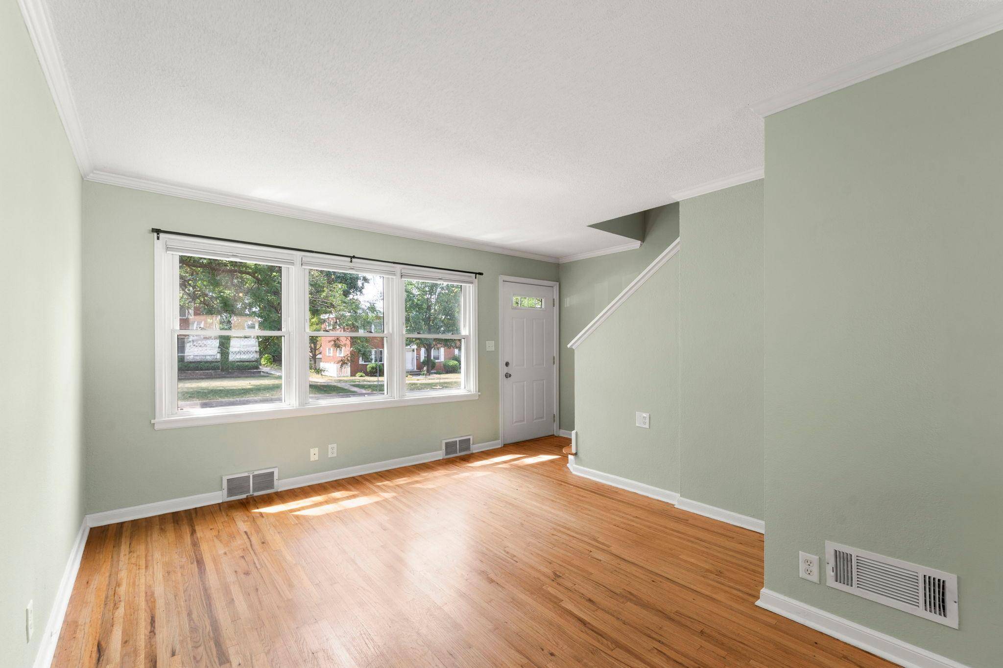 2037 Montreal AVE, Saint Paul, MN 55116
