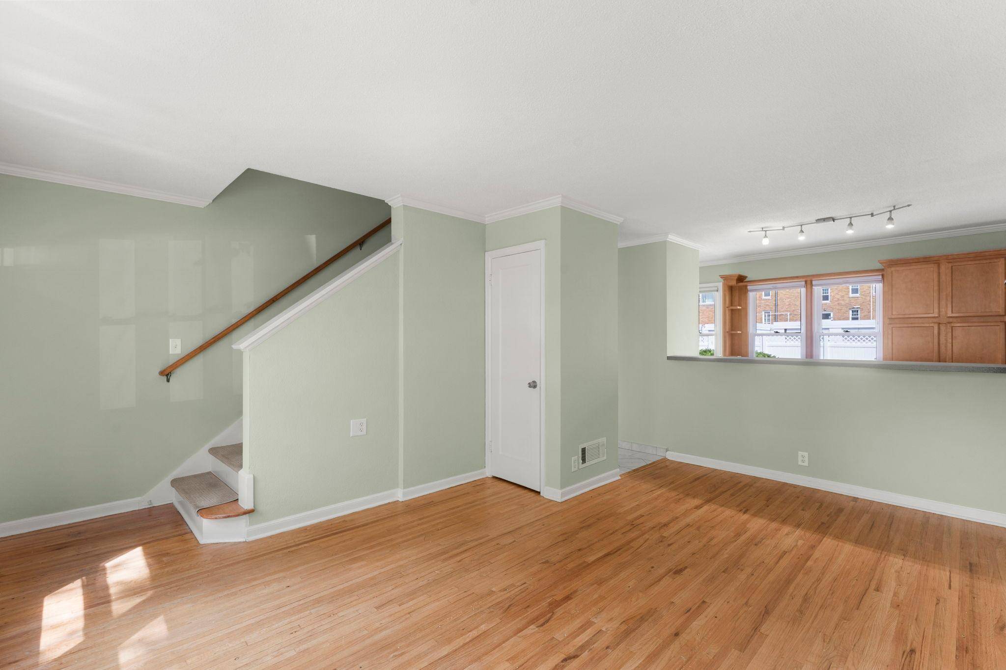 2037 Montreal AVE, Saint Paul, MN 55116