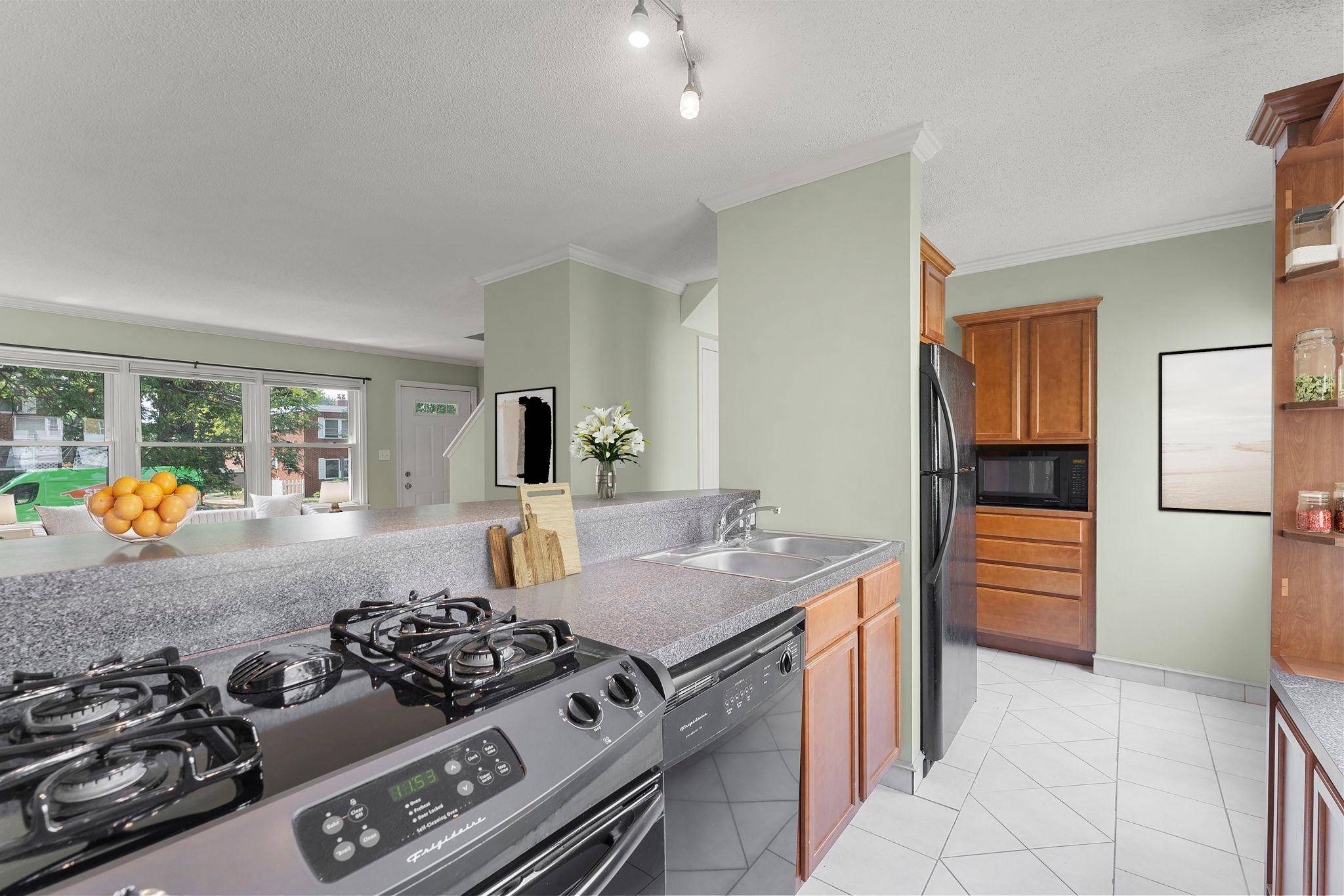 2037 Montreal AVE, Saint Paul, MN 55116