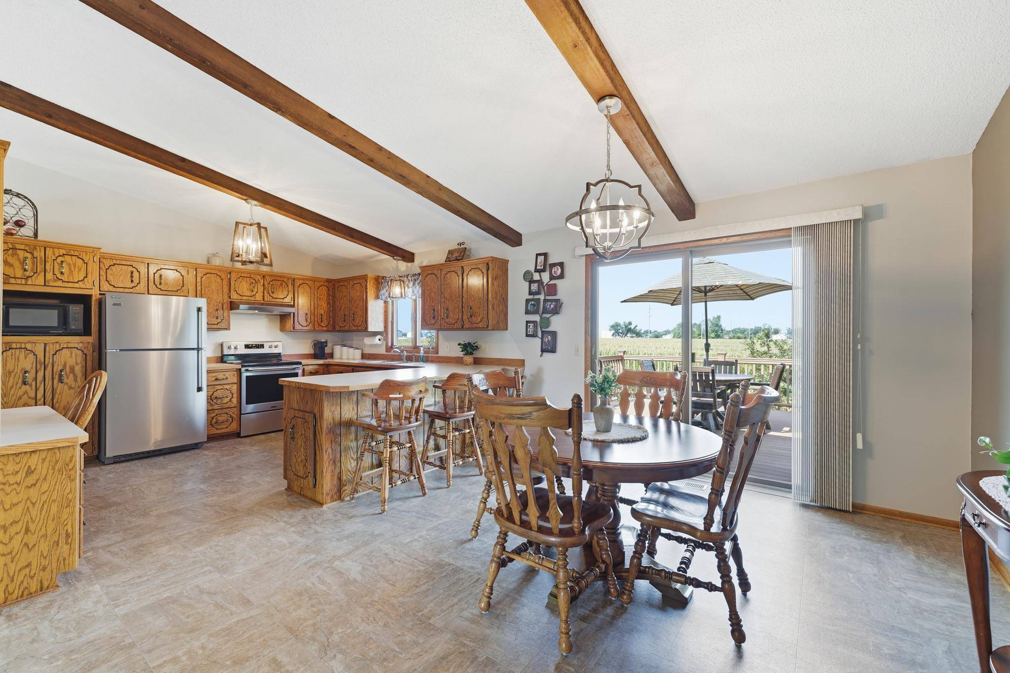 902 Park LN, Belle Plaine, MN 56011