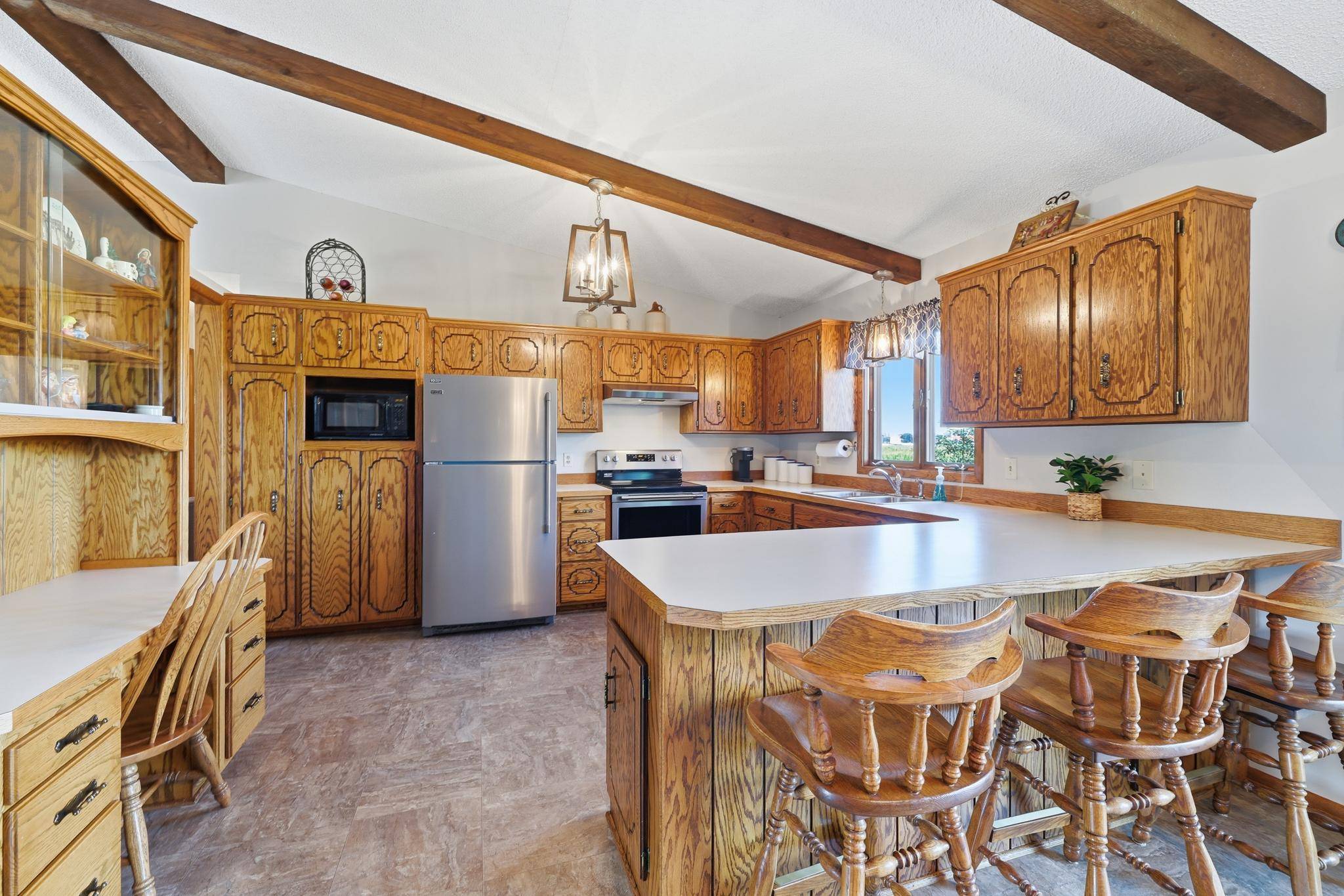902 Park LN, Belle Plaine, MN 56011