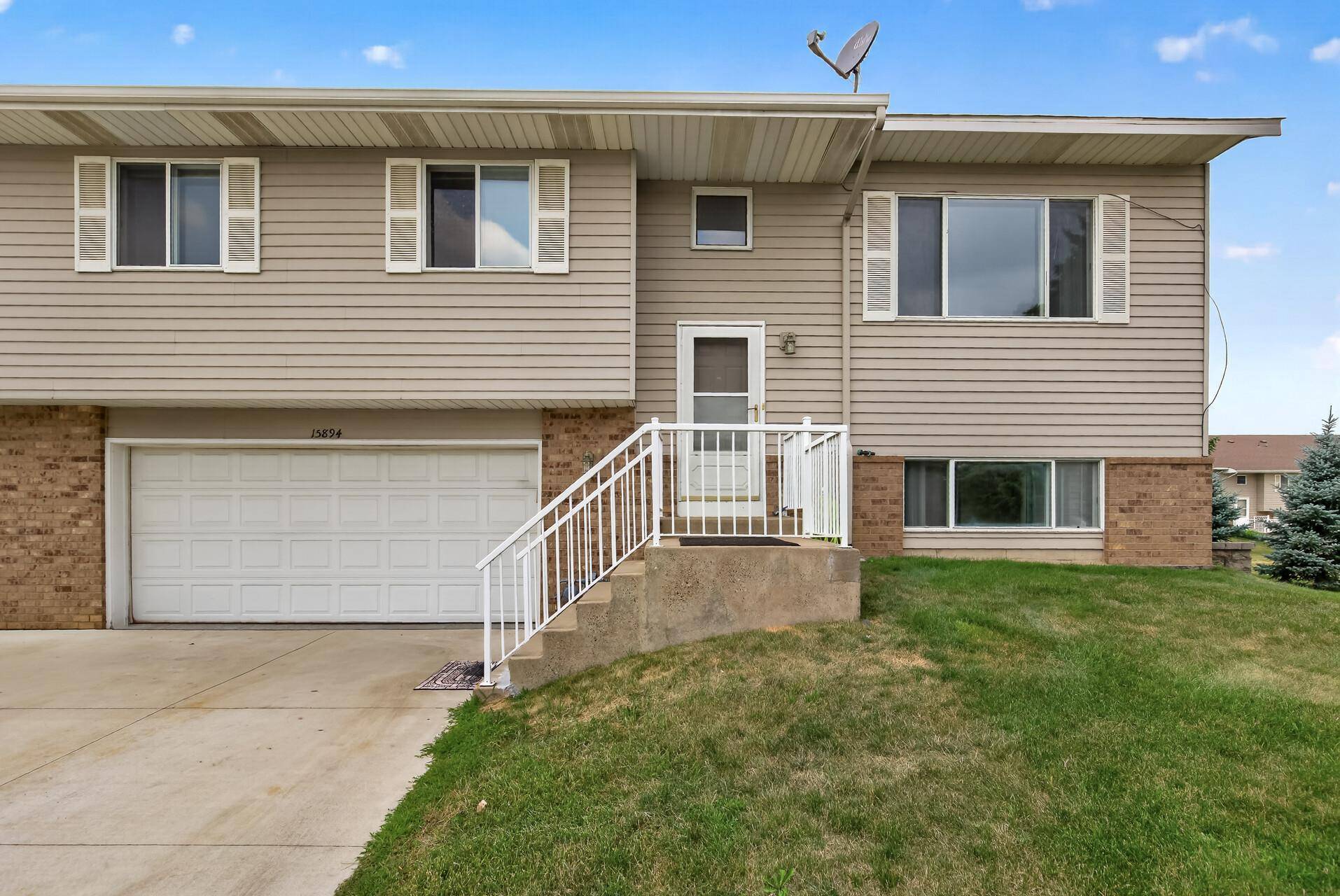15894 Gooseberry WAY, Apple Valley, MN 55124