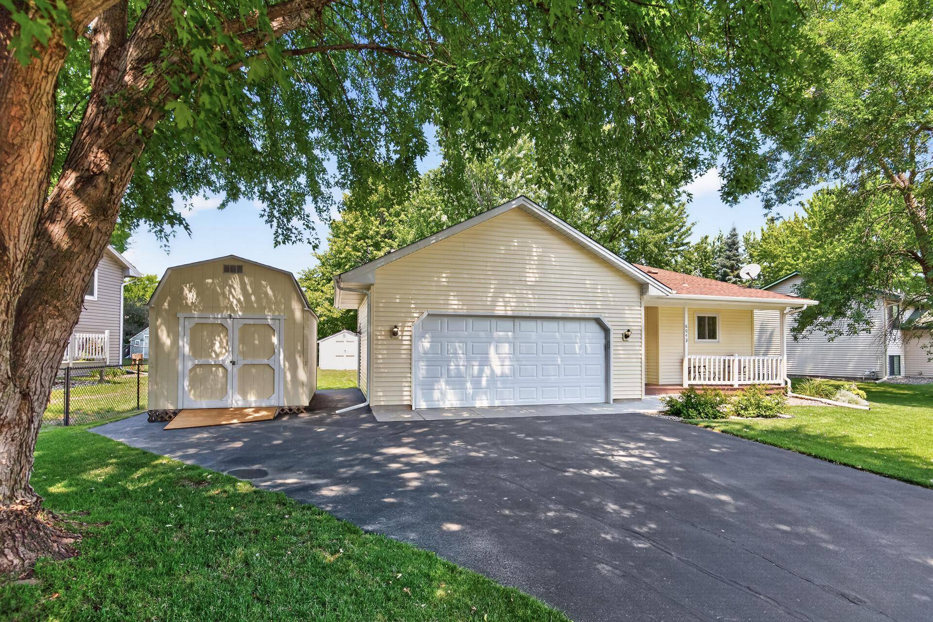 6043 Kalland DR NE, Albertville, MN 55301
