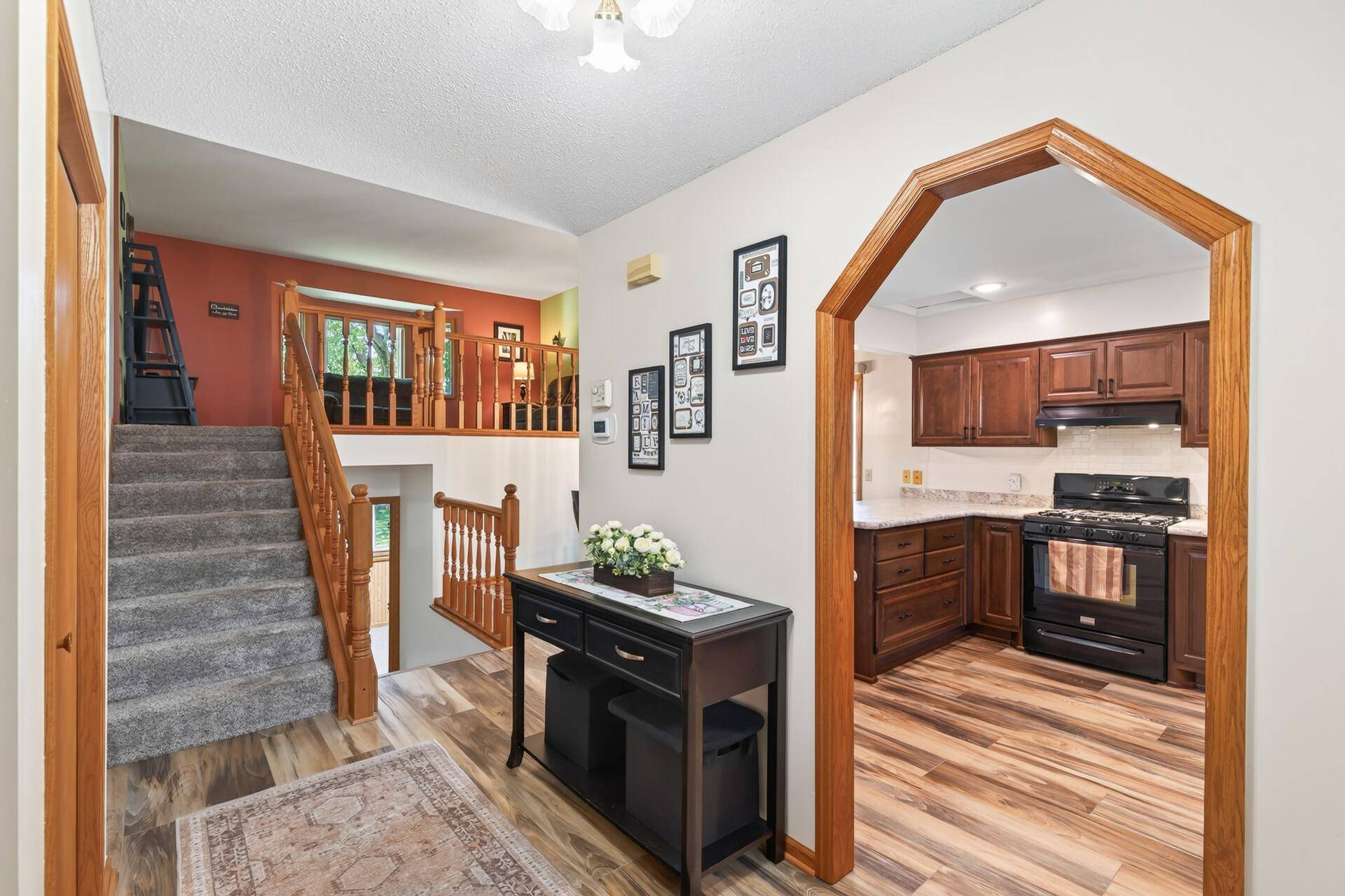 6043 Kalland DR NE, Albertville, MN 55301