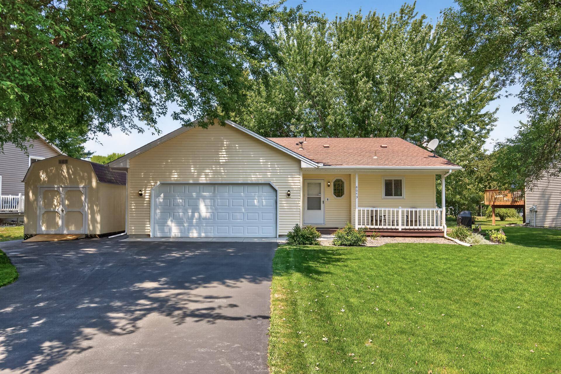 6043 Kalland DR NE, Albertville, MN 55301