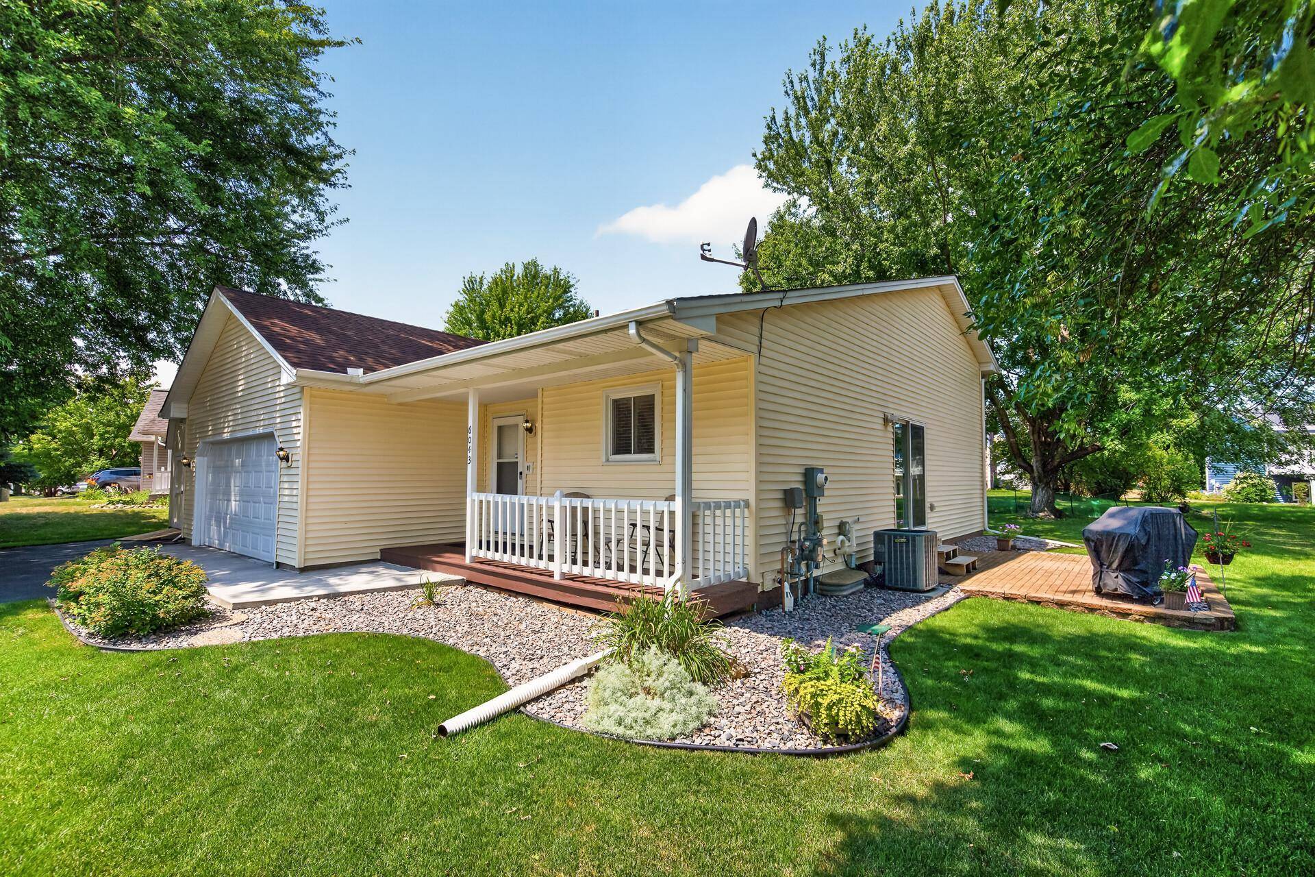 6043 Kalland DR NE, Albertville, MN 55301
