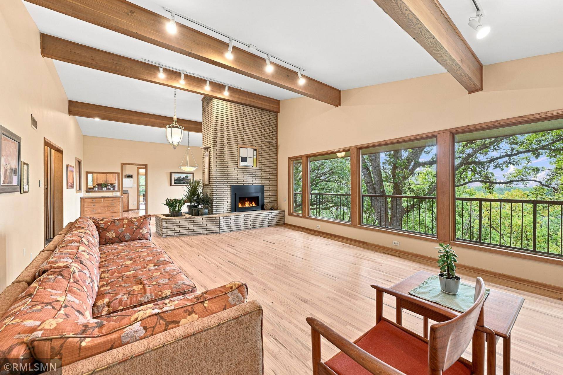 44 Miller Crest LN, Saint Paul, MN 55106