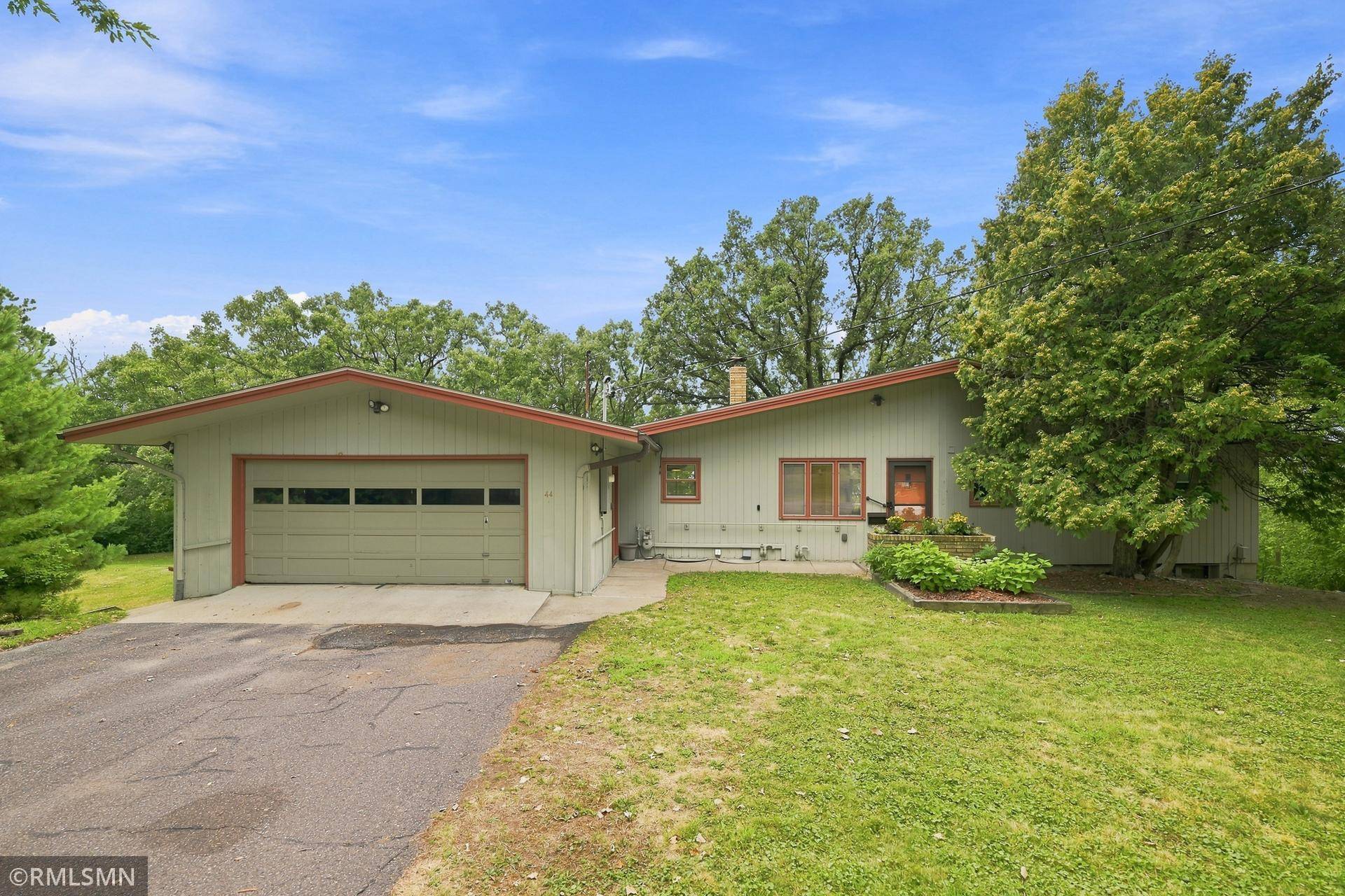 44 Miller Crest LN, Saint Paul, MN 55106