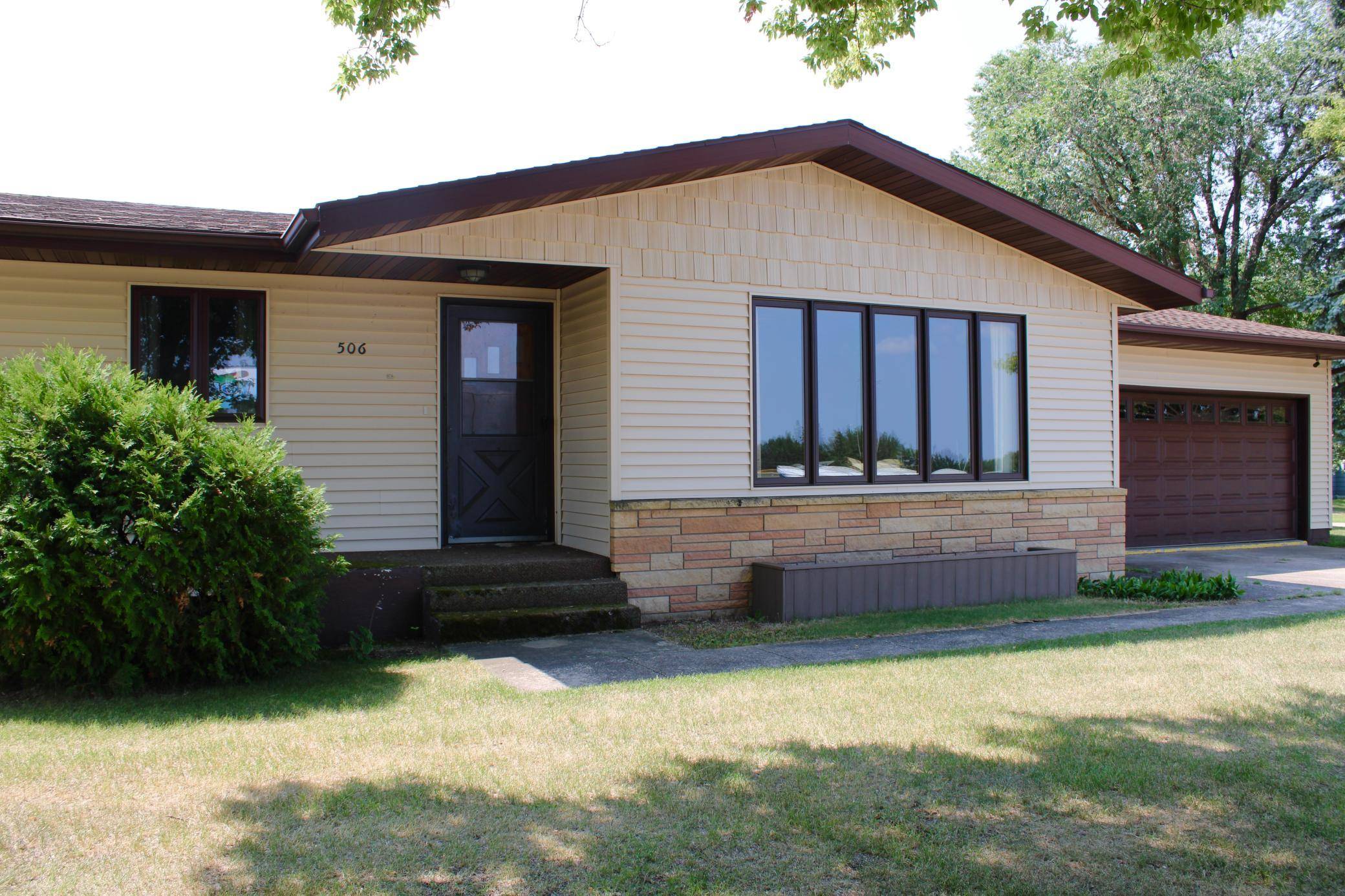 506 Lincoln AVE W, Karlstad, MN 56732