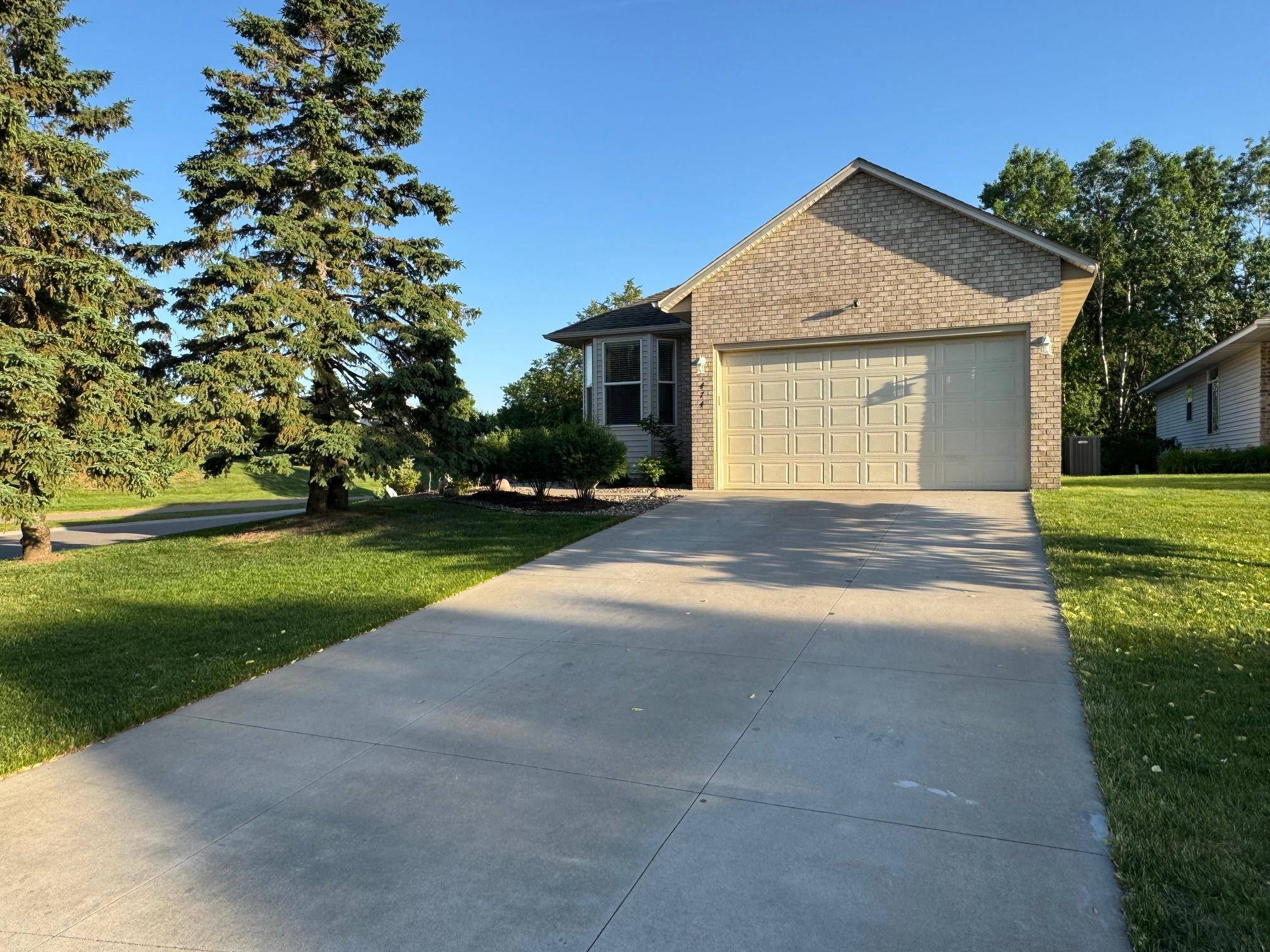 474 Bluebird LN, Woodbury, MN 55125