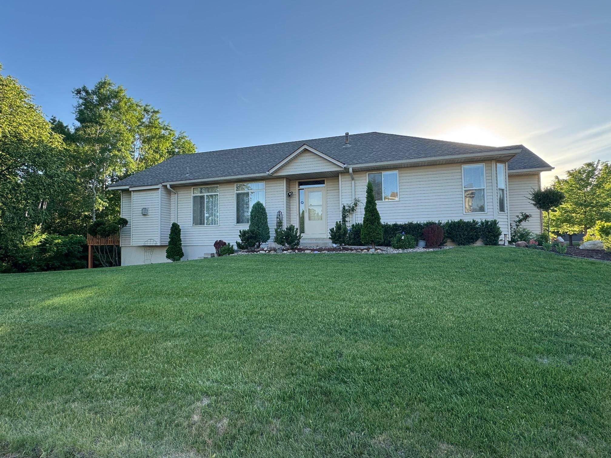 474 Bluebird LN, Woodbury, MN 55125