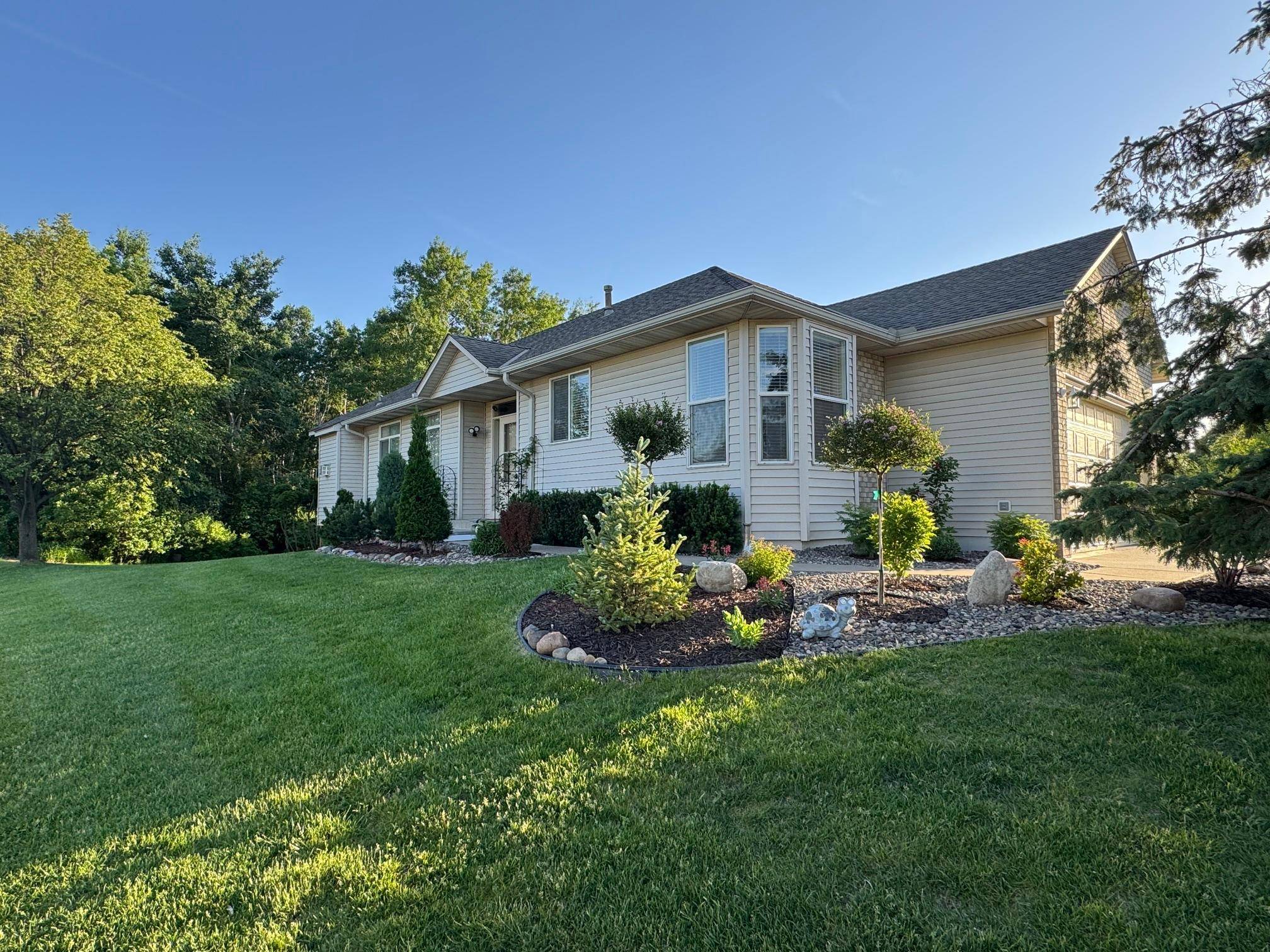 474 Bluebird LN, Woodbury, MN 55125