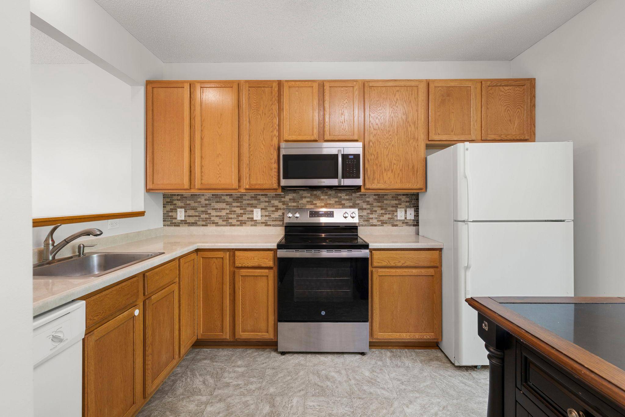 10015 Liatris LN, Eden Prairie, MN 55347