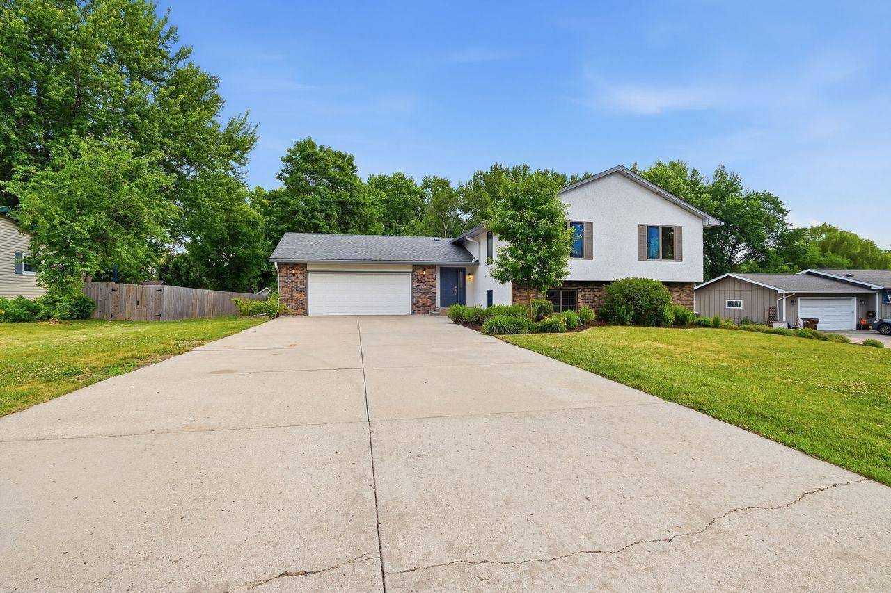 4027 Elmwood DR, Saint Bonifacius, MN 55375