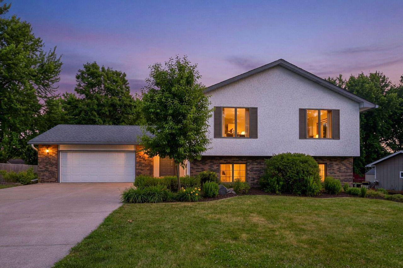 4027 Elmwood DR, Saint Bonifacius, MN 55375