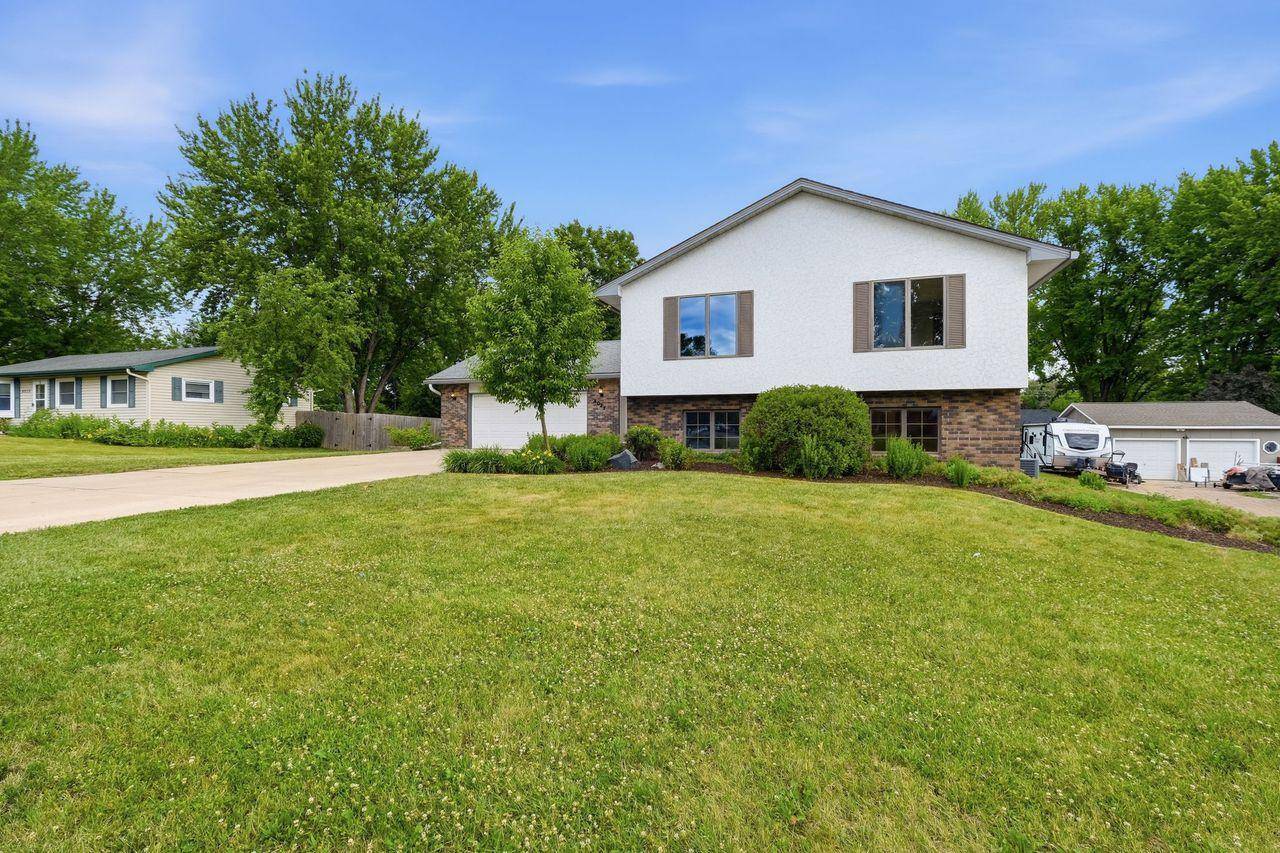 4027 Elmwood DR, Saint Bonifacius, MN 55375