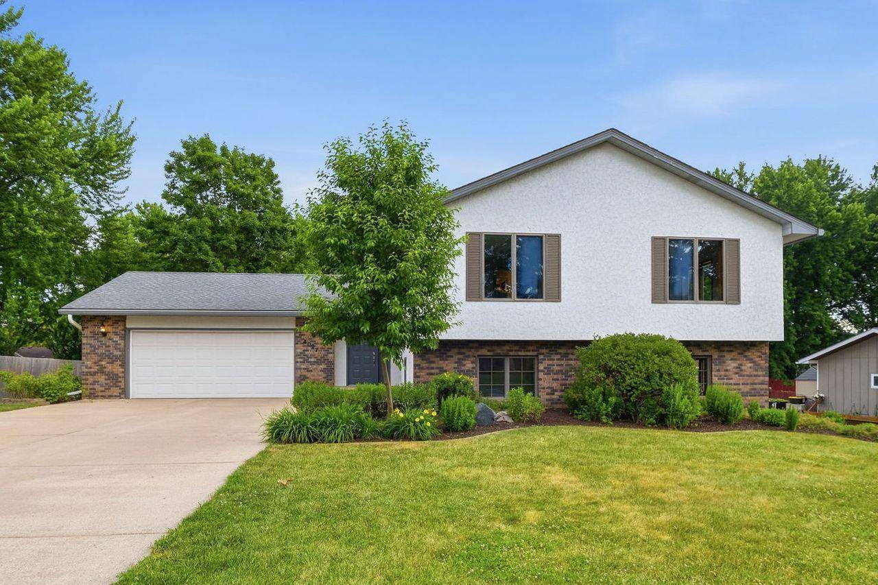 4027 Elmwood DR, Saint Bonifacius, MN 55375