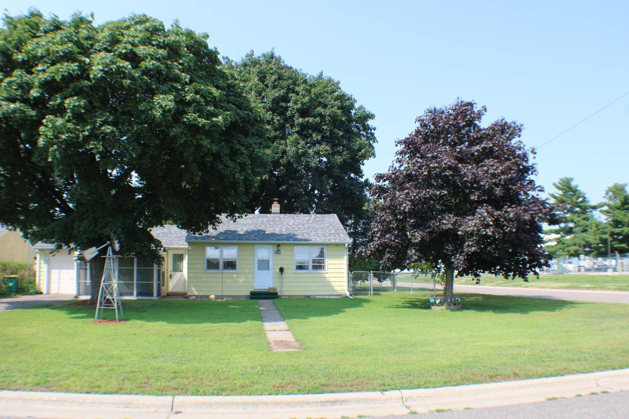 6300 60th AVE N, Crystal, MN 55428