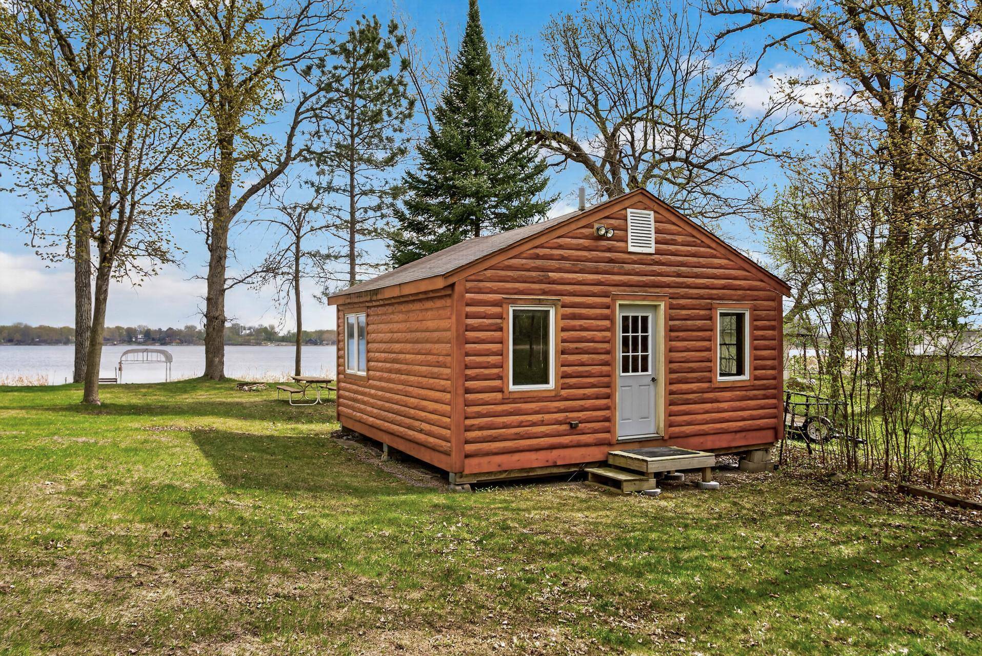 11056 Hoyer AVE NW, Annandale, MN 55302