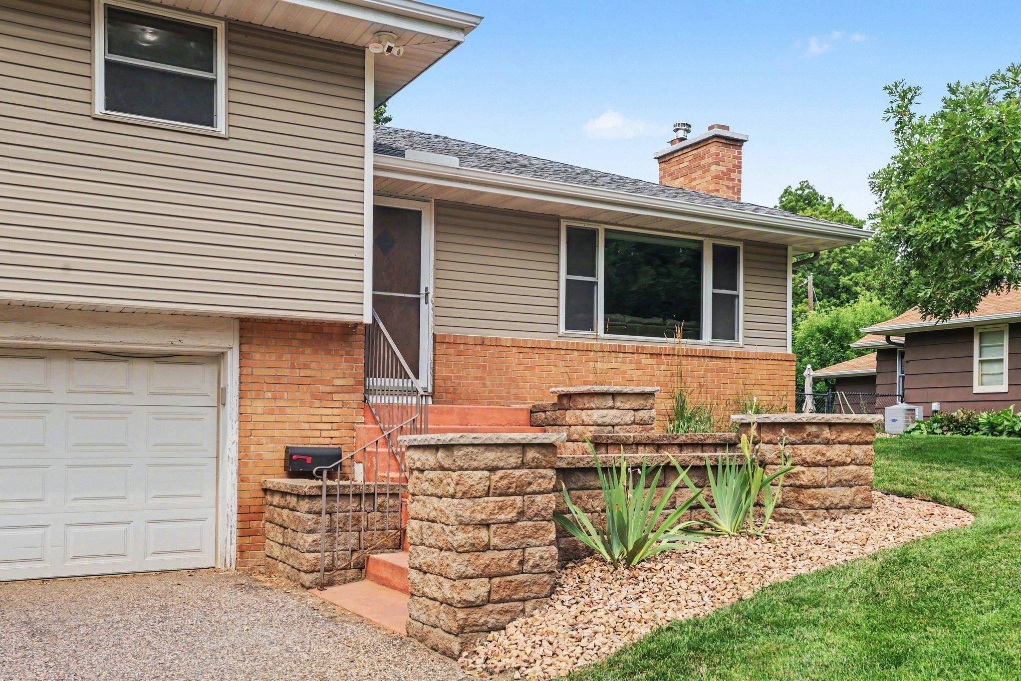 1333 Valders AVE N, Golden Valley, MN 55427