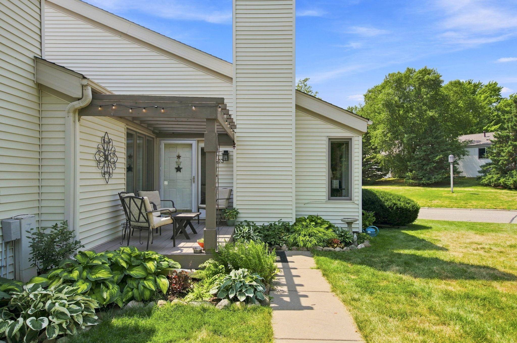 303 Elan CT, Woodbury, MN 55125