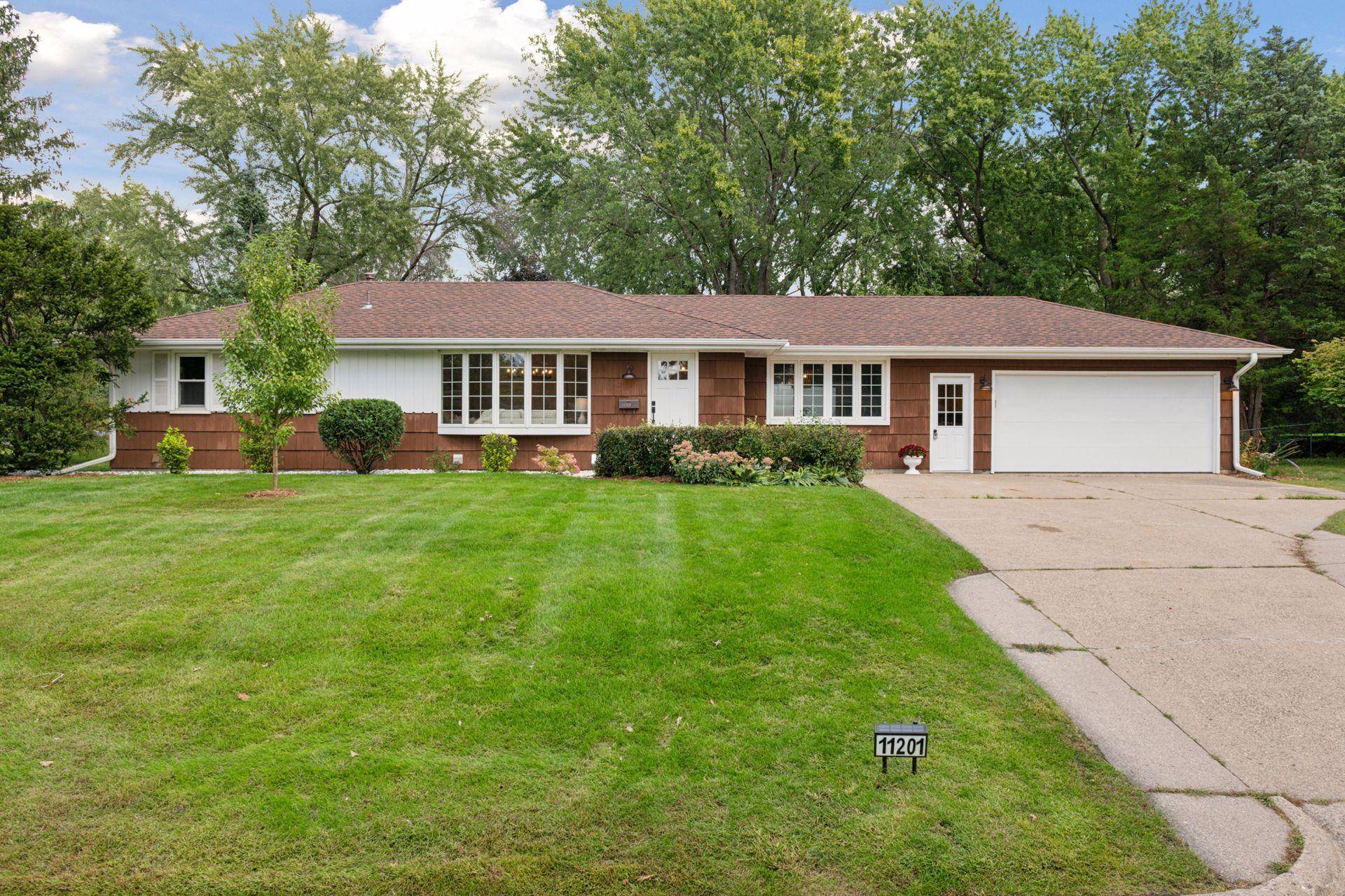 11201 Ewing AVE S, Bloomington, MN 55431