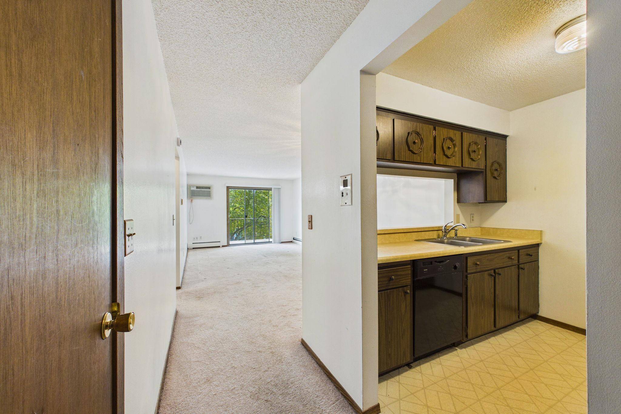 2809 E Minnehaha Pkwy #205, Minneapolis, MN 55417